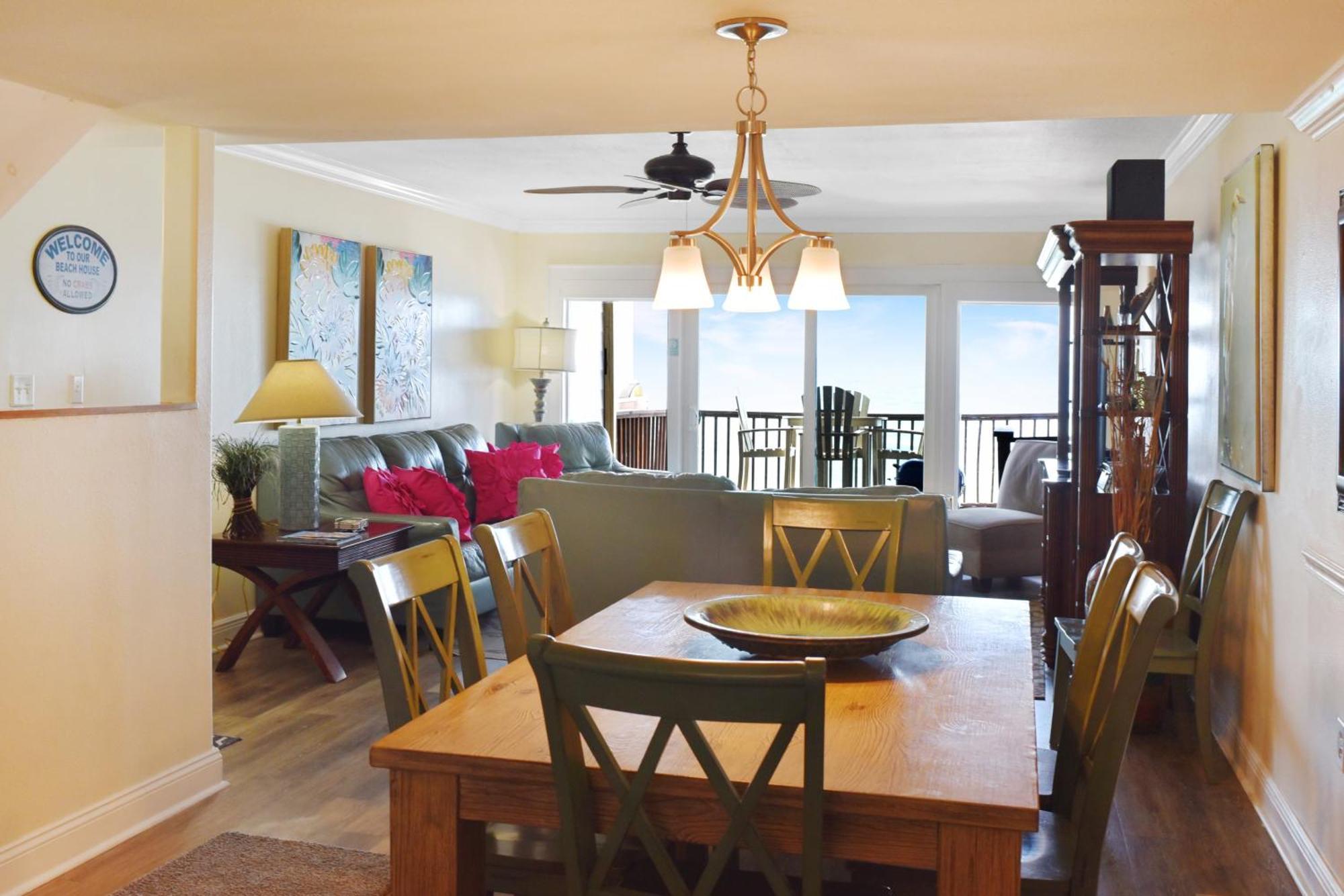 Grill Out With Private Beachfront Views! Apartment