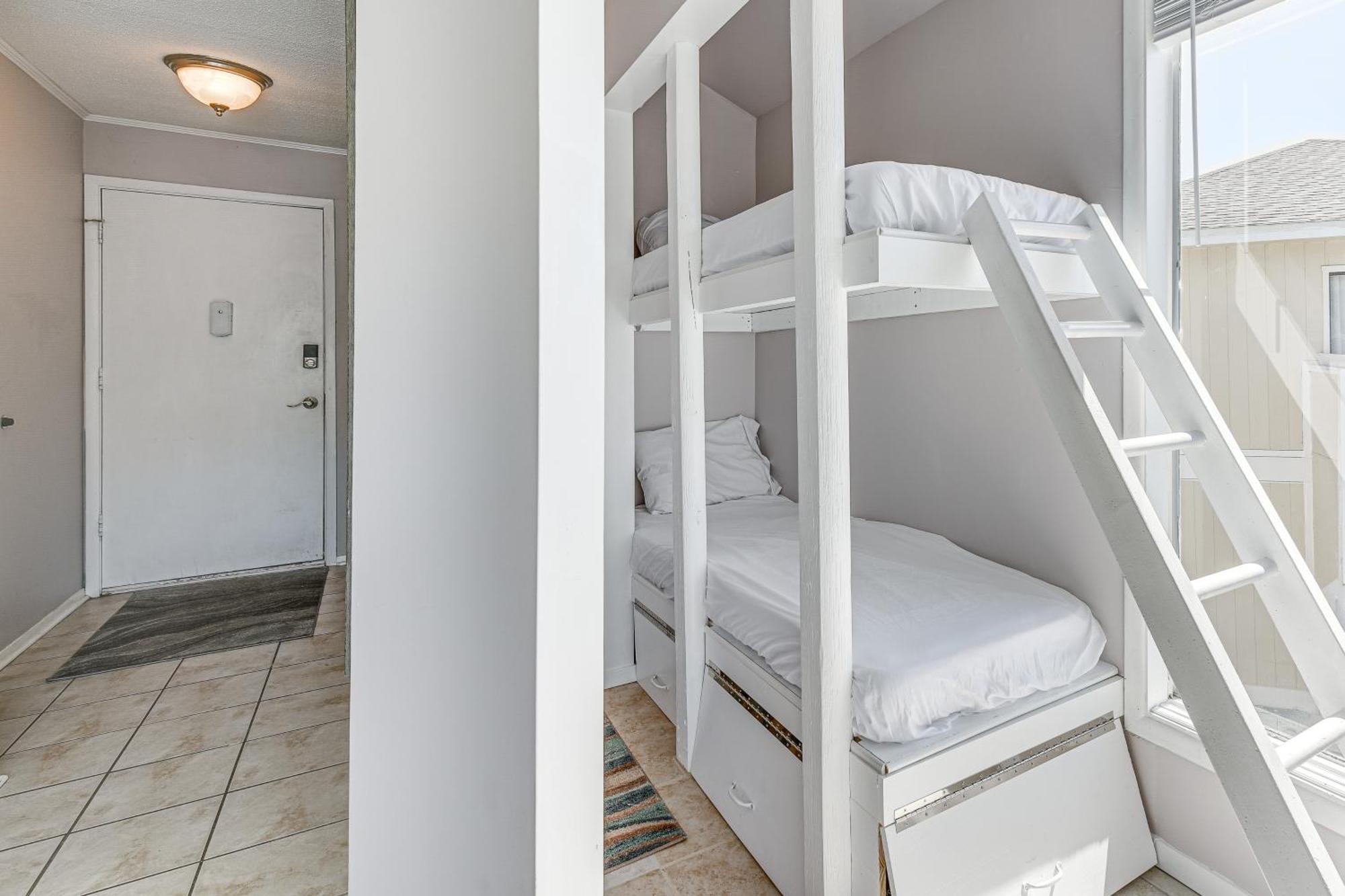 Canalfront With Pool - Walk To Beach! *
