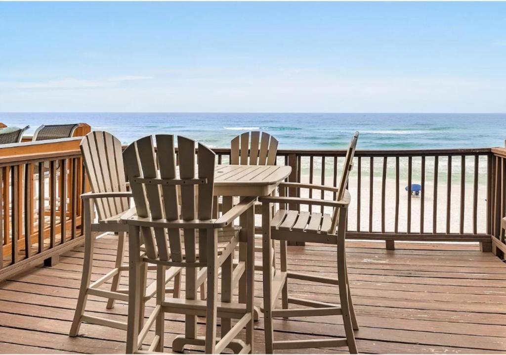Grill Out With Private Beachfront Views! Apartment Destin