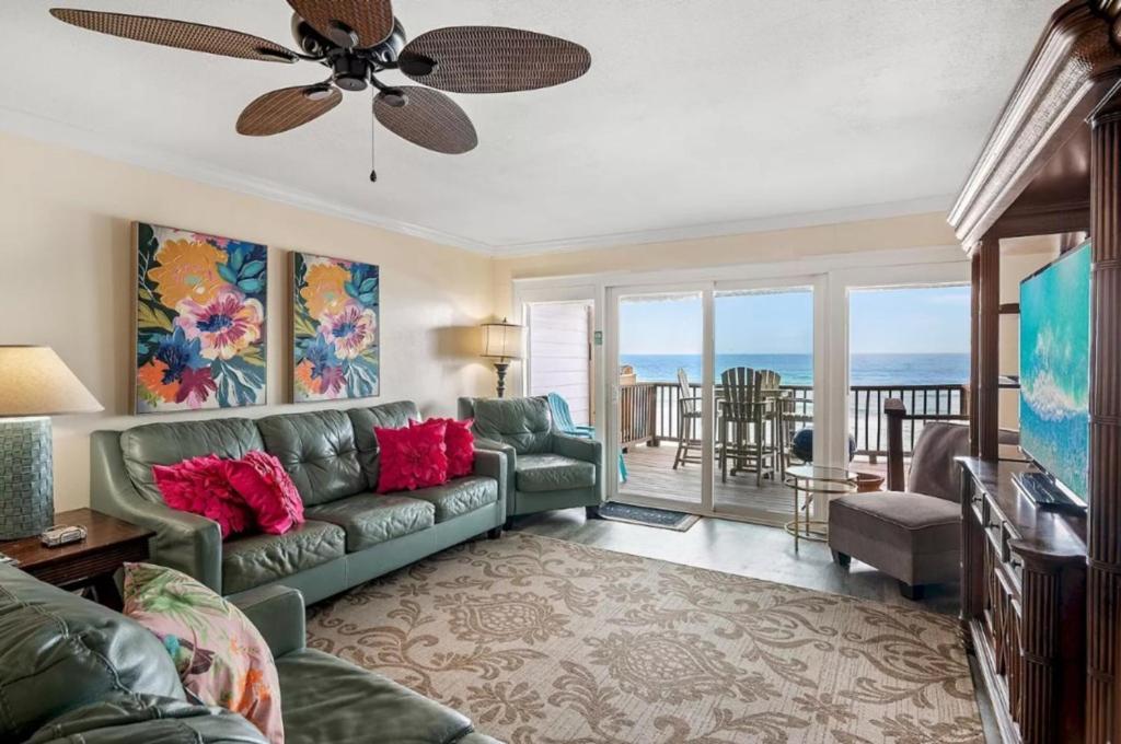 Grill Out With Private Beachfront Views! Destin