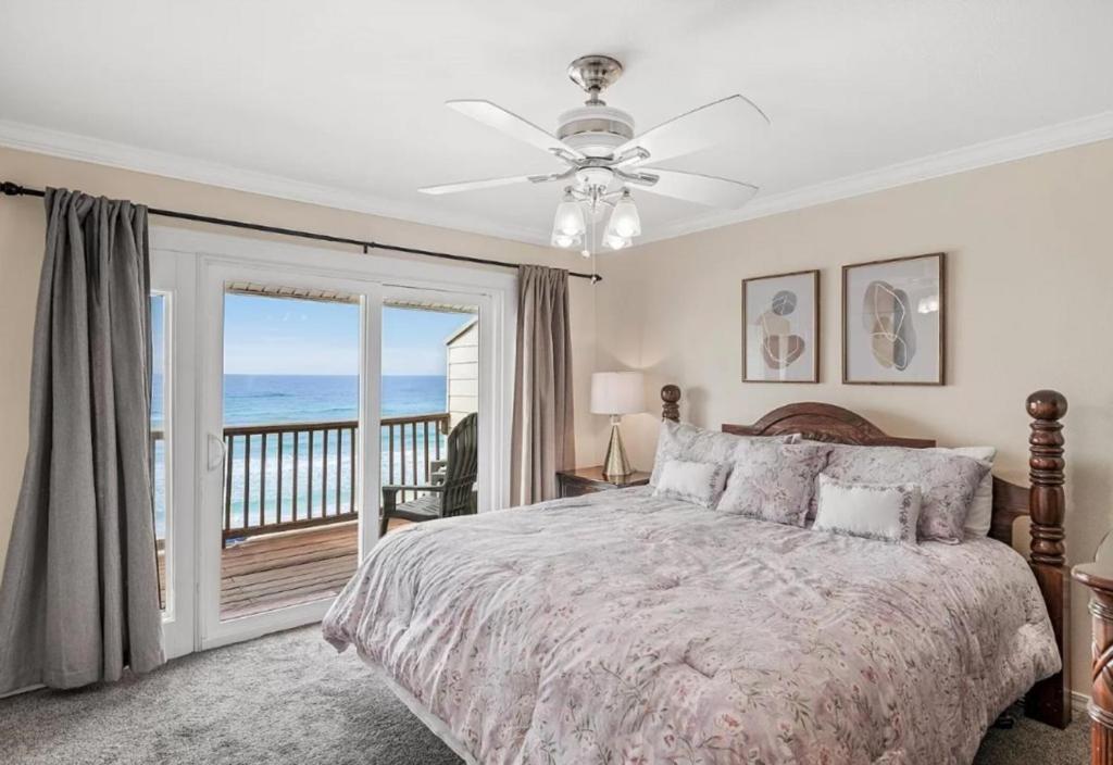 Apartment Grill Out With Private Beachfront Views!