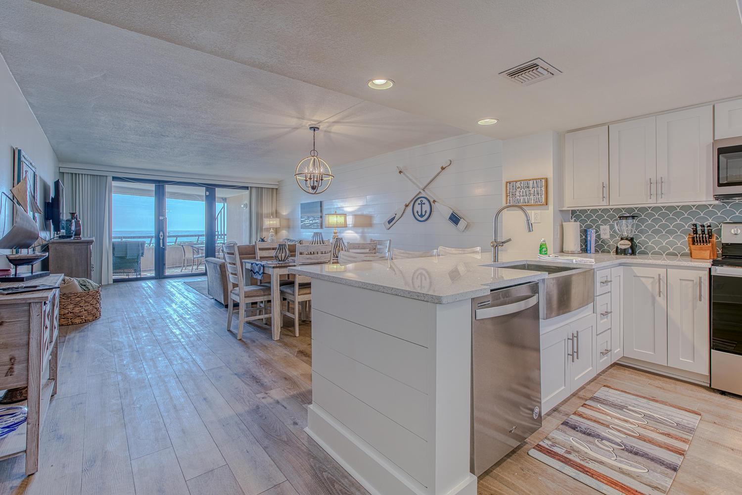 Holiday home Completely Remodeled Gulf Views! Private Balcony