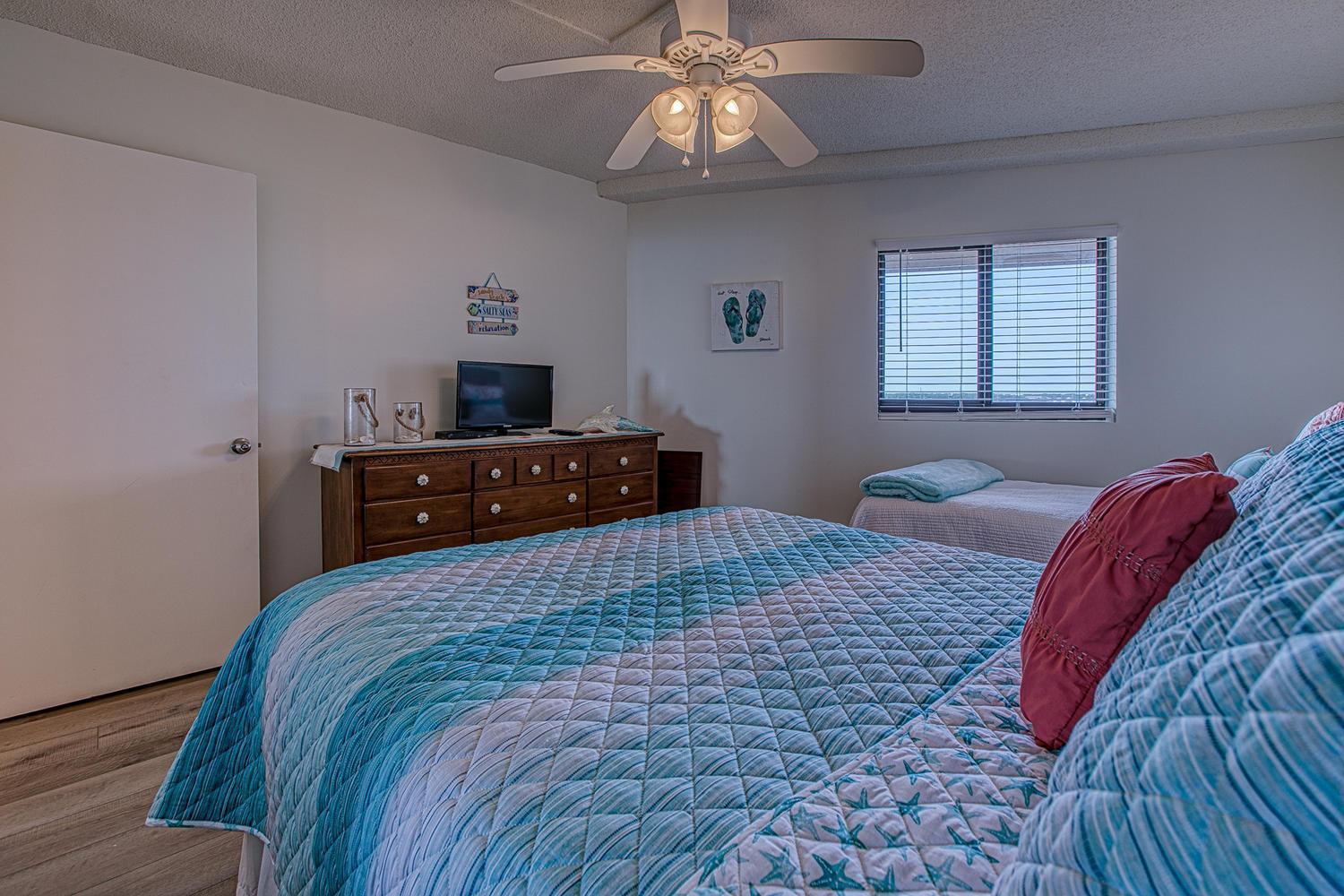 Completely Remodeled Gulf Views! Private Balcony Holiday home *