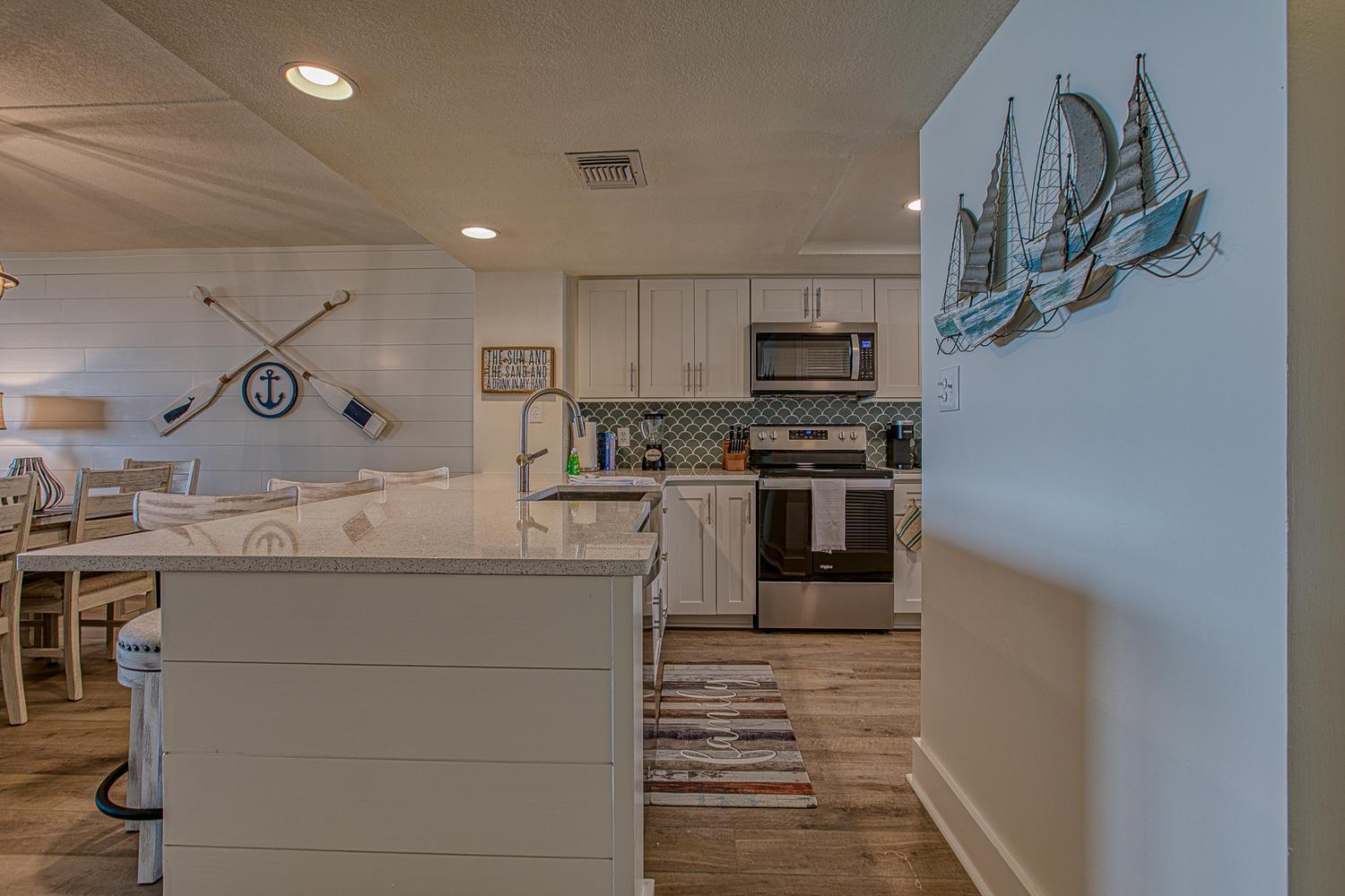 Completely Remodeled Gulf Views! Private Balcony * Destin