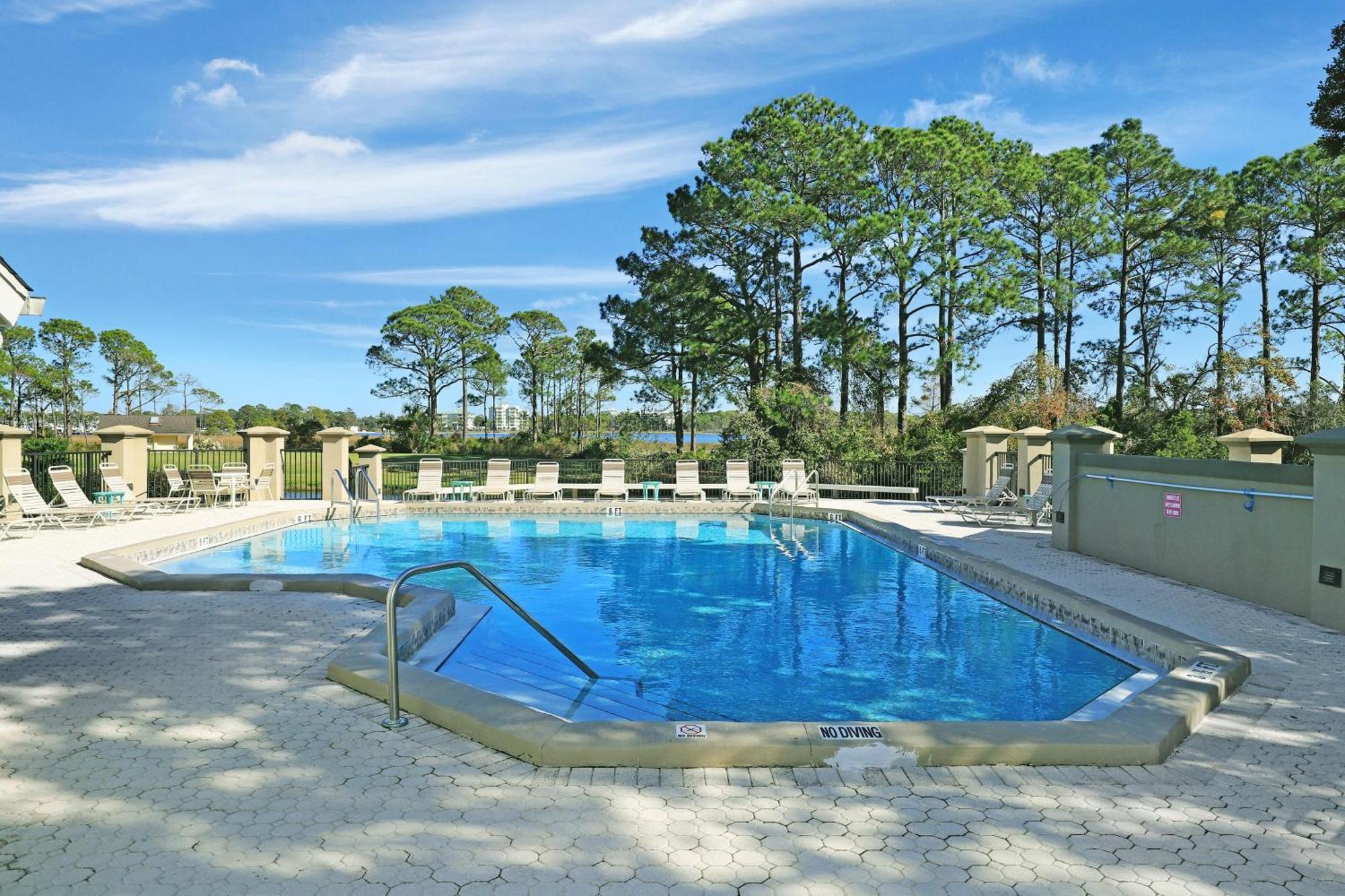 819 Harbour Point 'steel Magnolia On The Bay'
