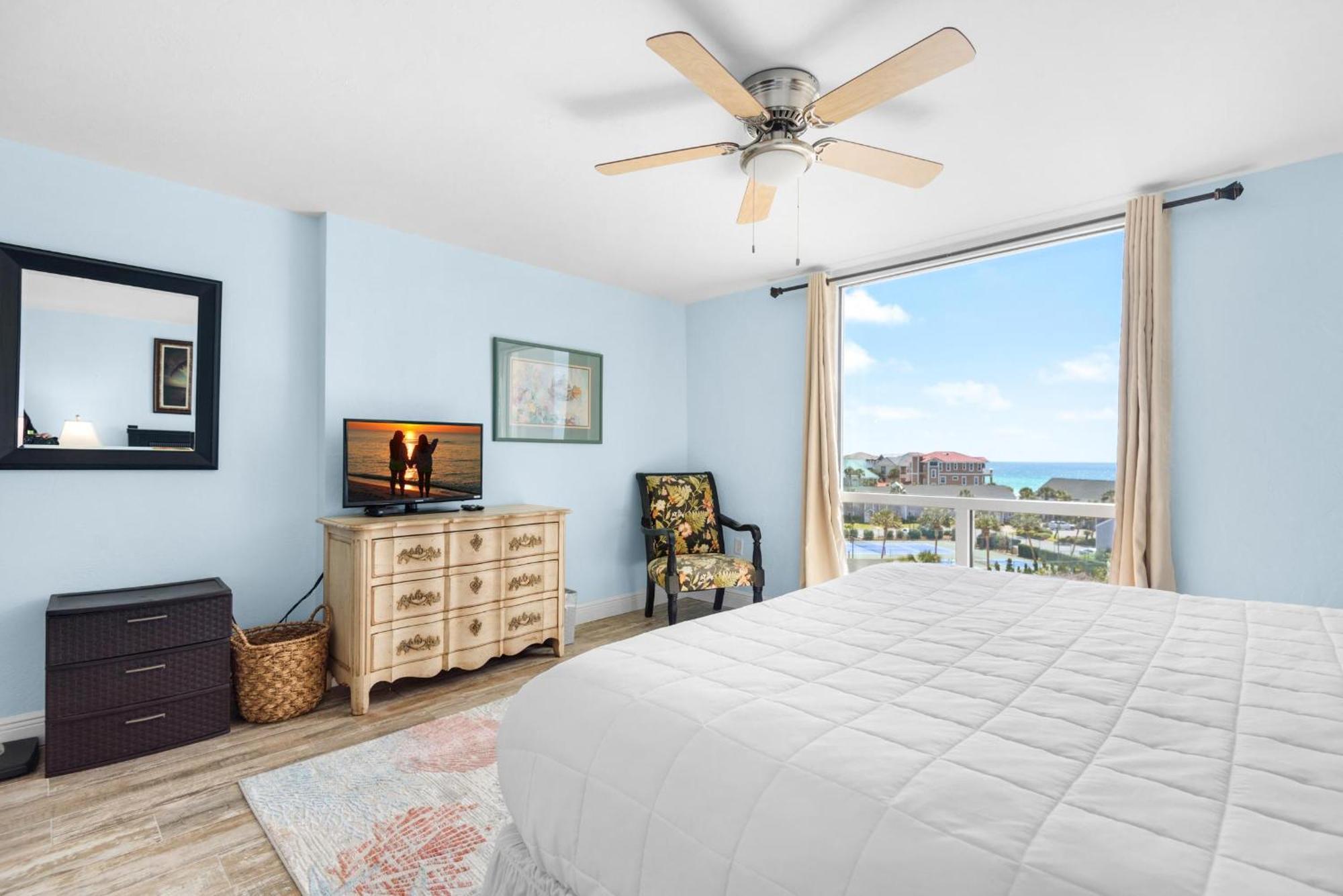 Shoreline Towers 3063 Apartment