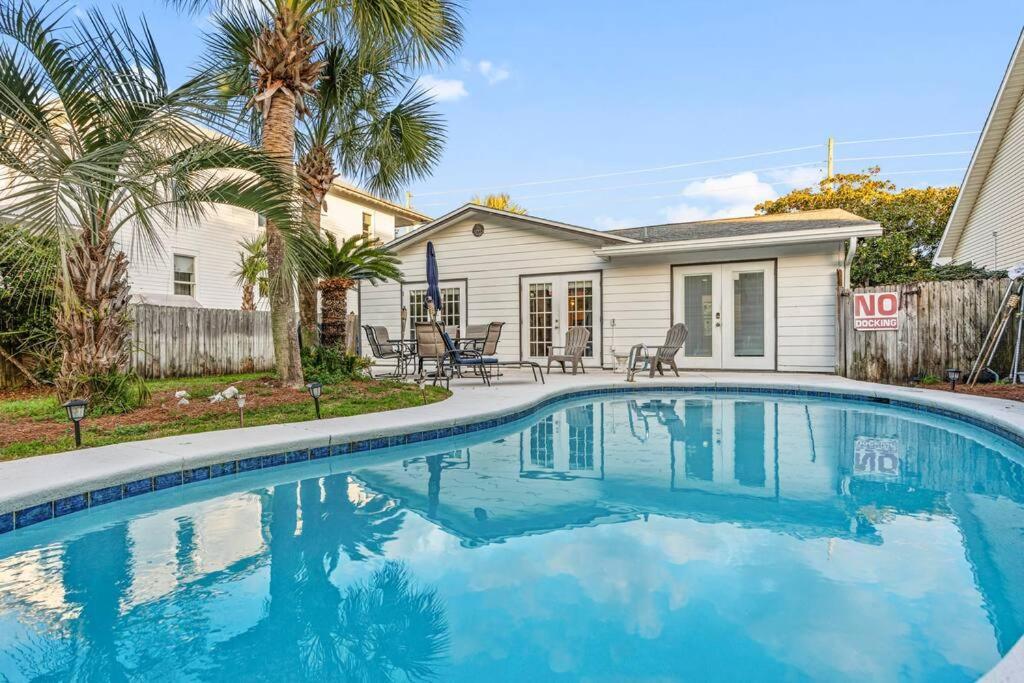 Blue Haven With Pool Holiday home *