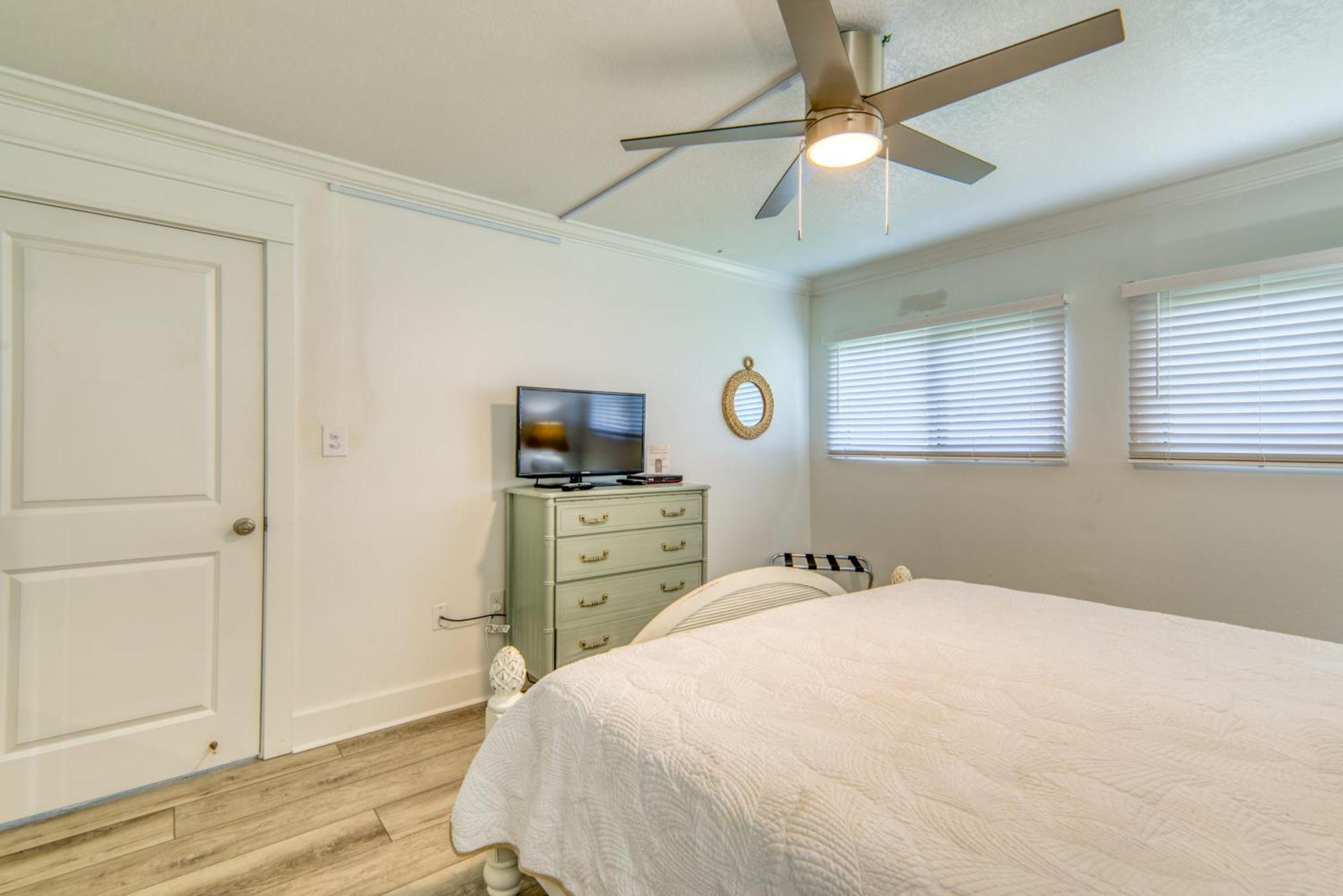 House B105 - Beachfront With Pool, Wifi, & Service * Destin