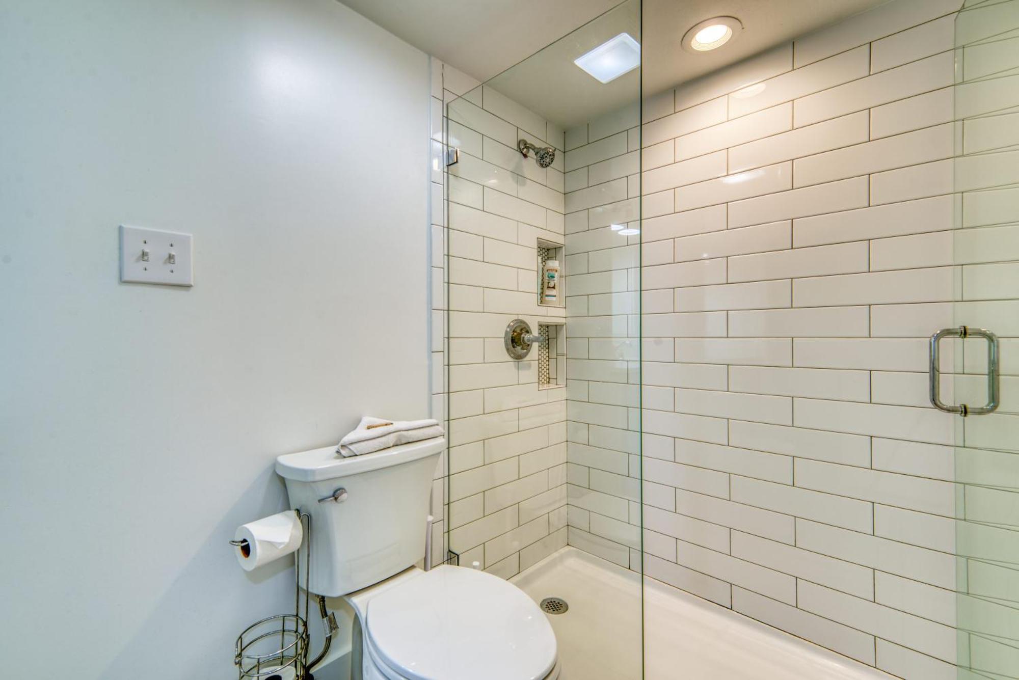 Apartment House B105 - Beachfront With Pool, Wifi, & Service Destin