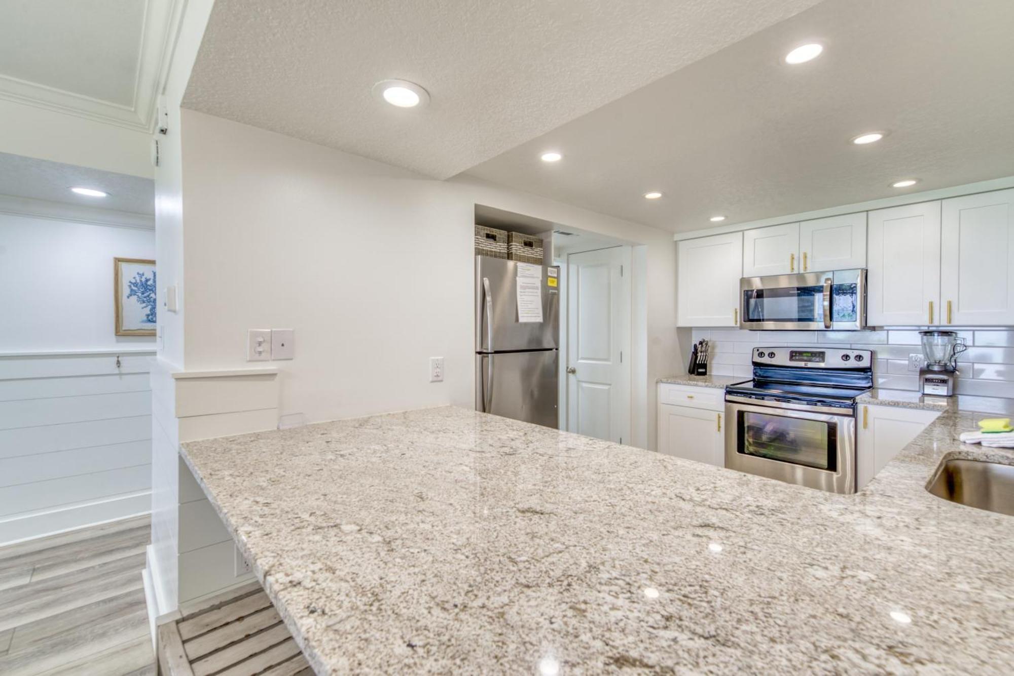 House B105 - Beachfront With Pool, Wifi, & Service Destin