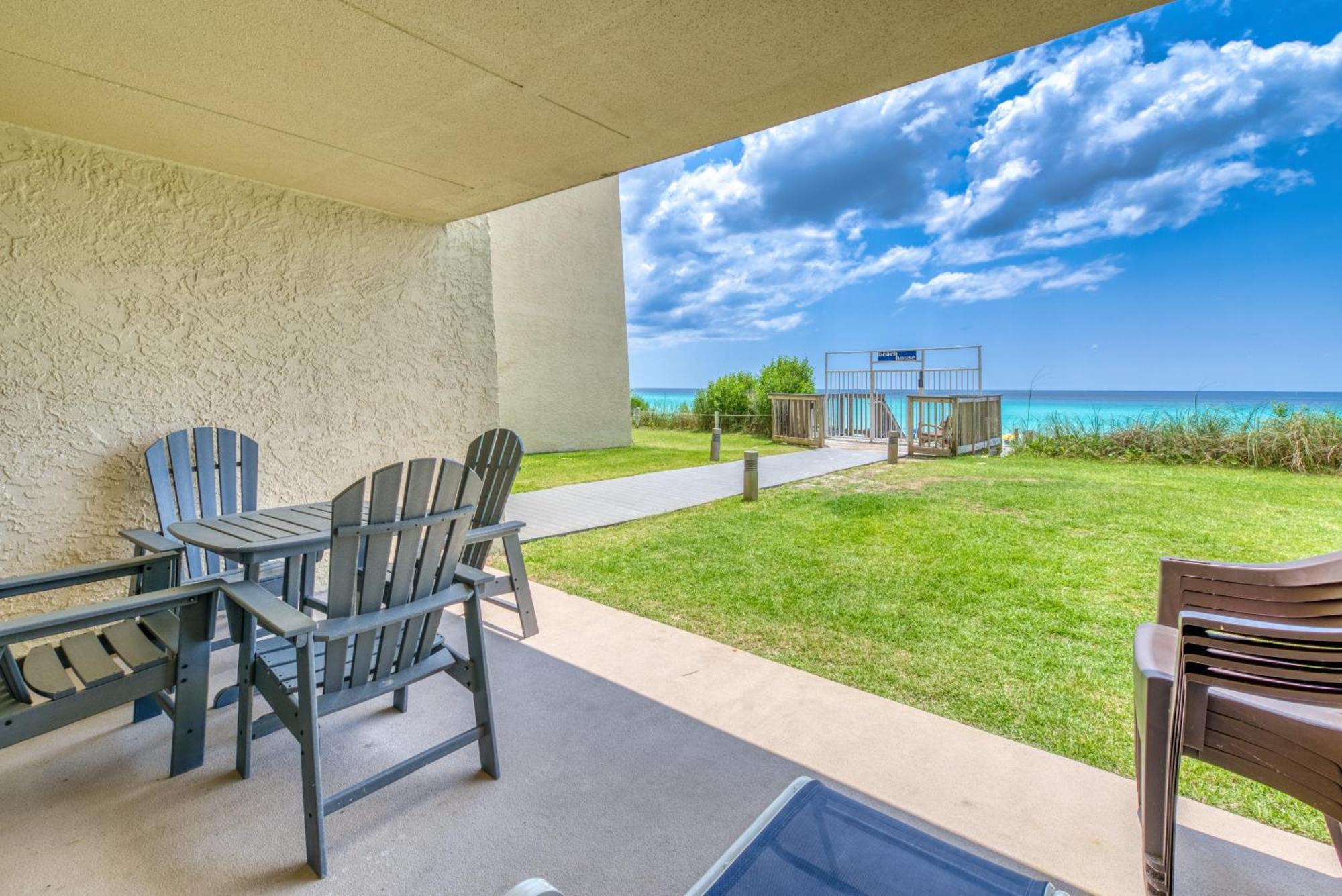 Apartment House B105 - Beachfront With Pool, Wifi, & Service