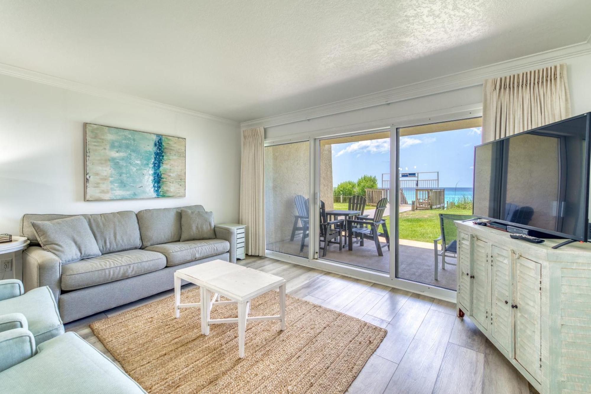 Apartment House B105 - Beachfront With Pool, Wifi, & Service