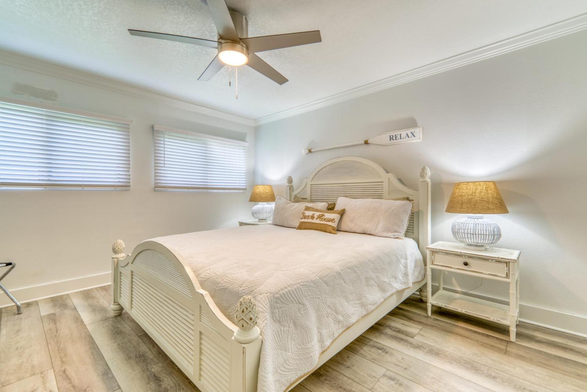 Apartment House B105 - Beachfront With Pool, Wifi, & Service *