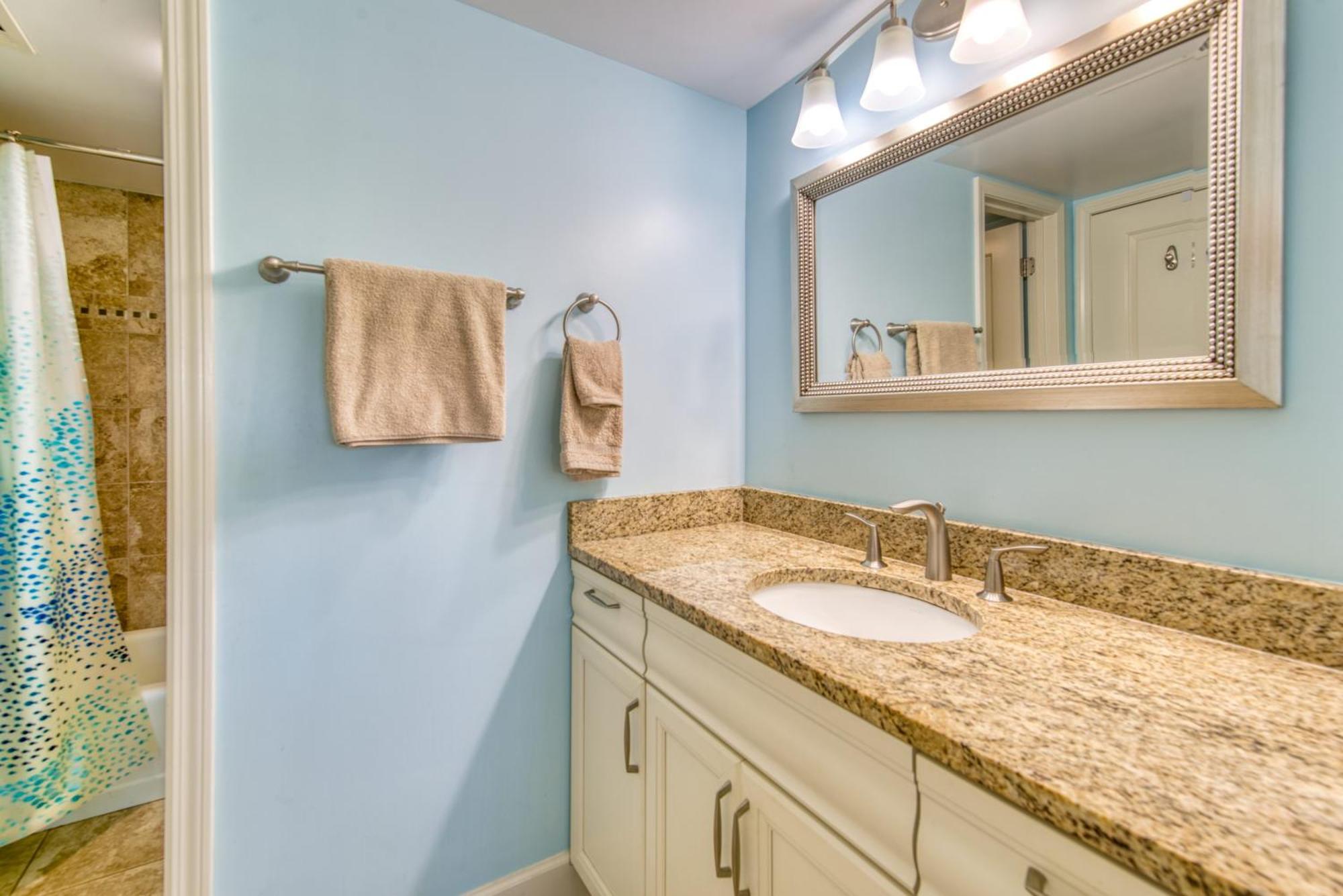 House C204 - Beachfront With Pool, Wifi, & Service