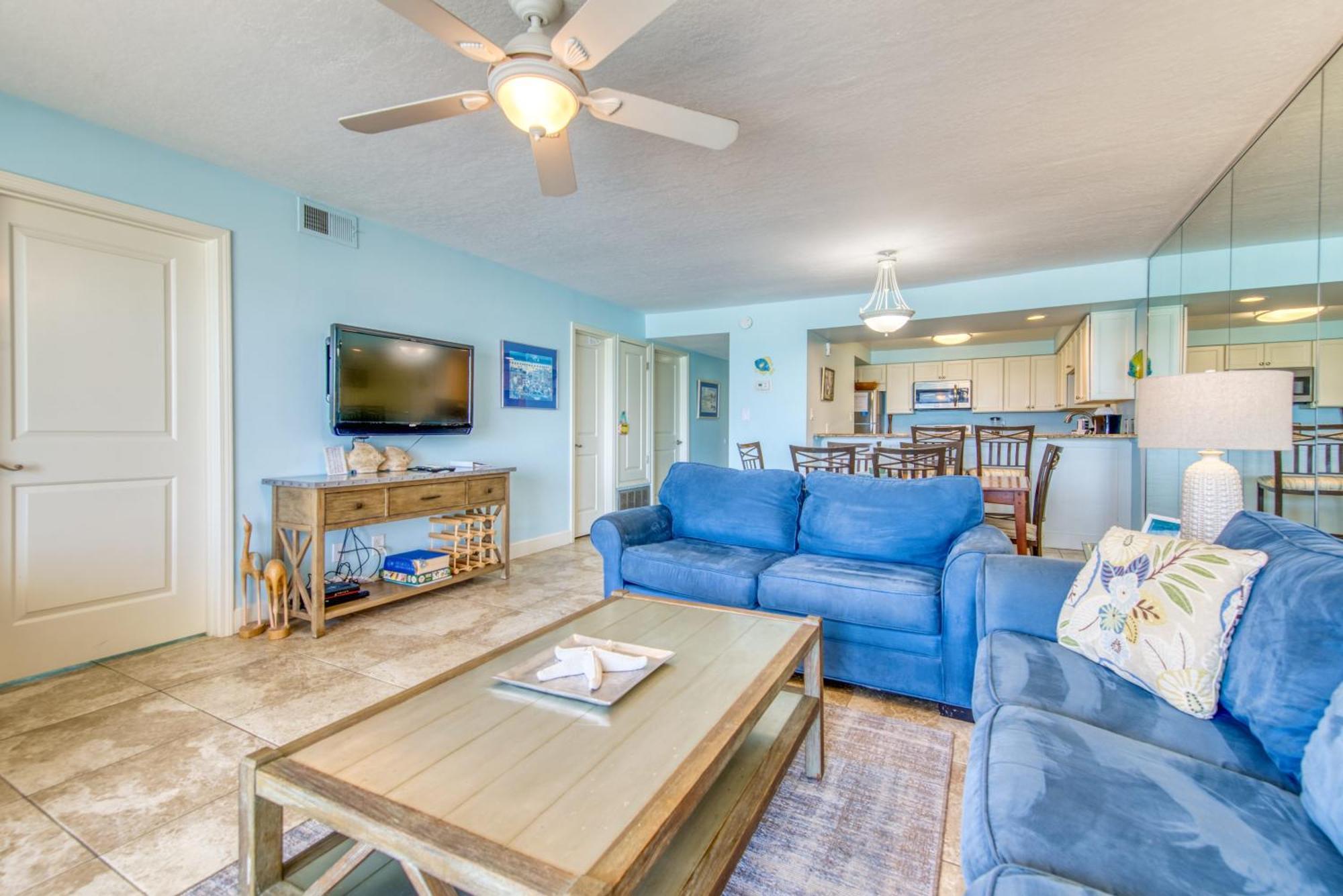 House C204 - Beachfront With Pool, Wifi, & Service Apartment *