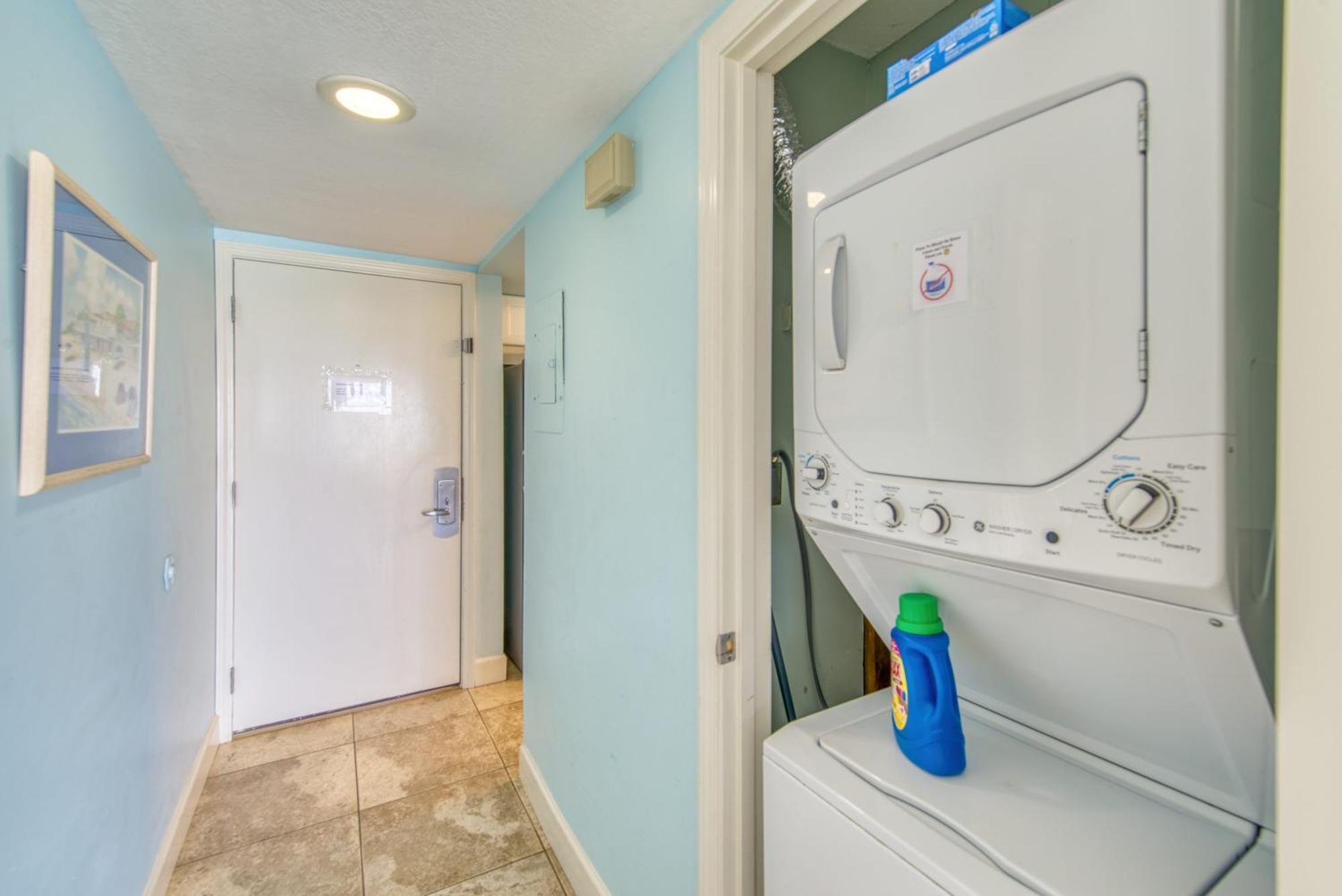 House C204 - Beachfront With Pool, Wifi, & Service Apartment