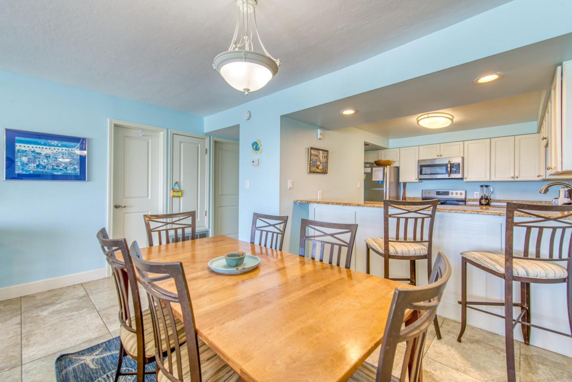 Apartment House C204 - Beachfront With Pool, Wifi, & Service Destin