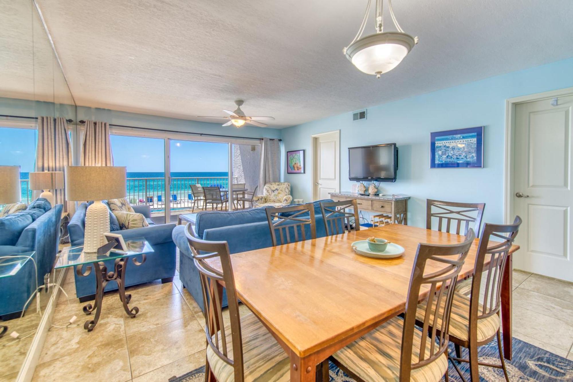 Apartment House C204 - Beachfront With Pool, Wifi, & Service