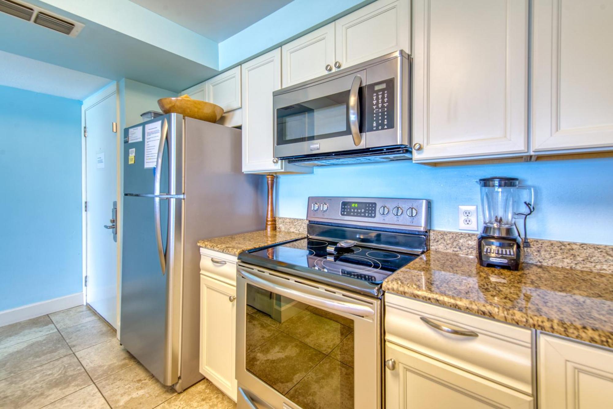 Apartment House C204 - Beachfront With Pool, Wifi, & Service *