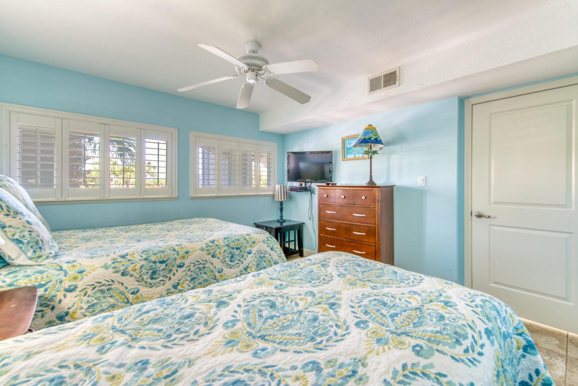 House C204 - Beachfront With Pool, Wifi, & Service