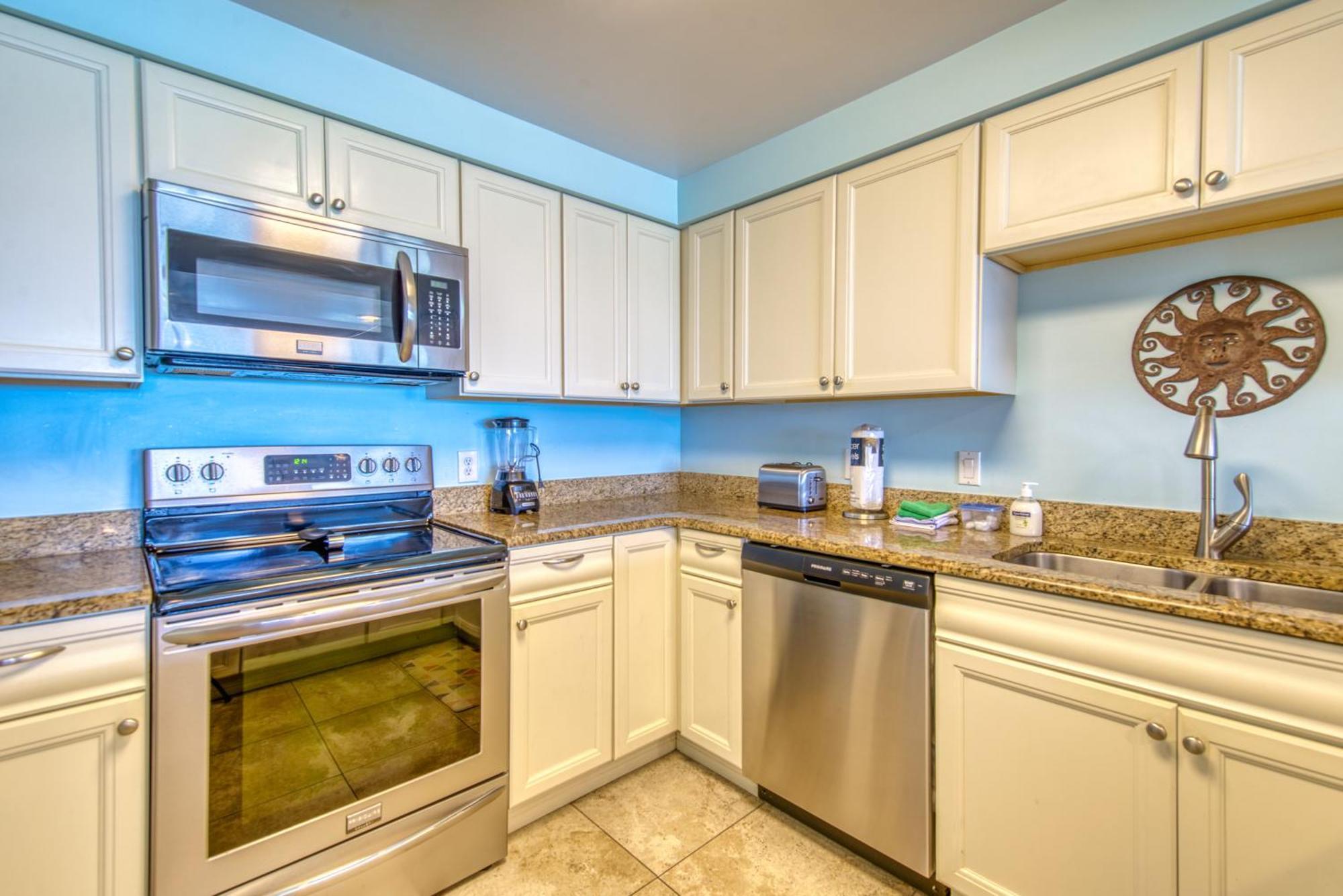House C204 - Beachfront With Pool, Wifi, & Service