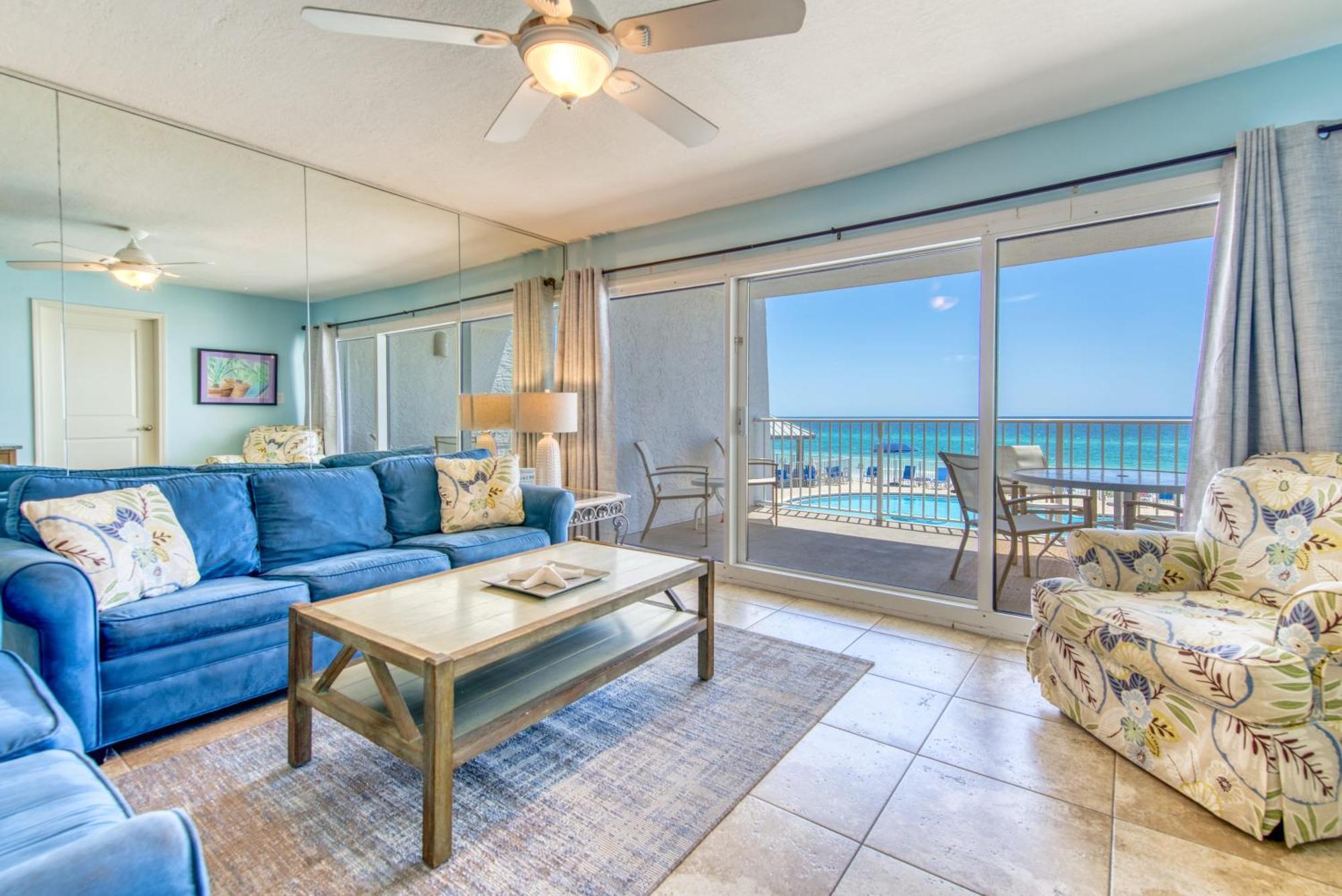House C204 - Beachfront With Pool, Wifi, & Service Apartment