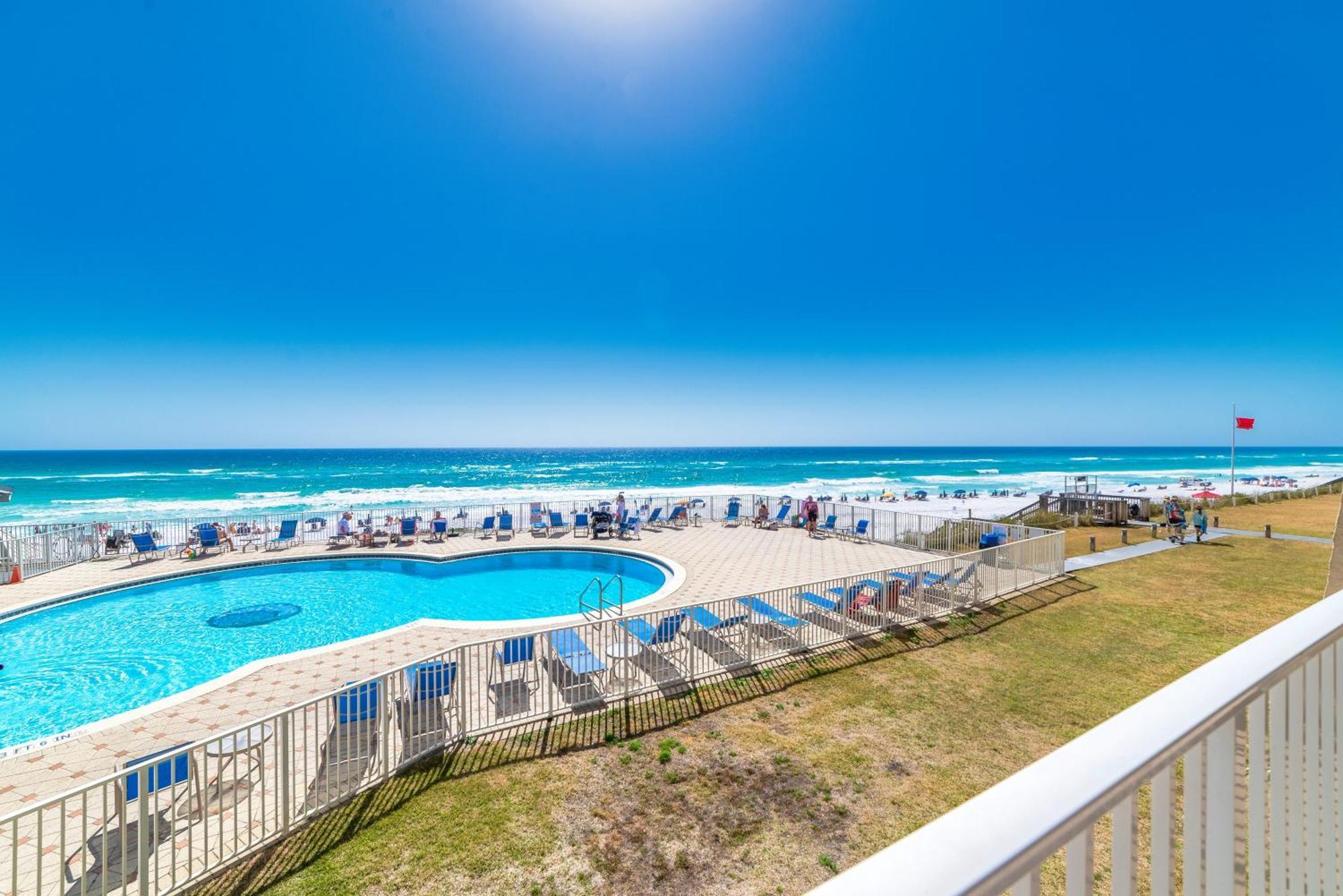Apartment House C204 - Beachfront With Pool, Wifi, & Service Destin