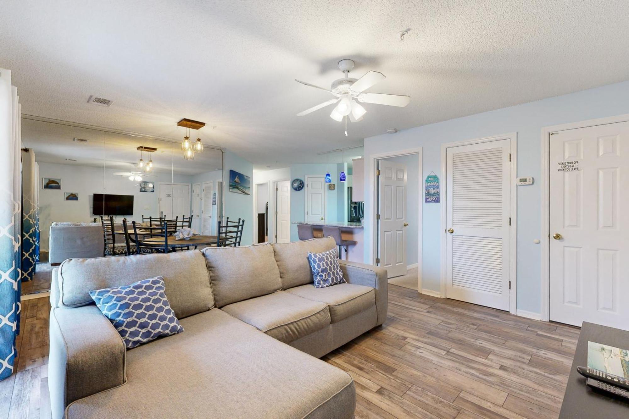 St Martin Beachwalk * Destin