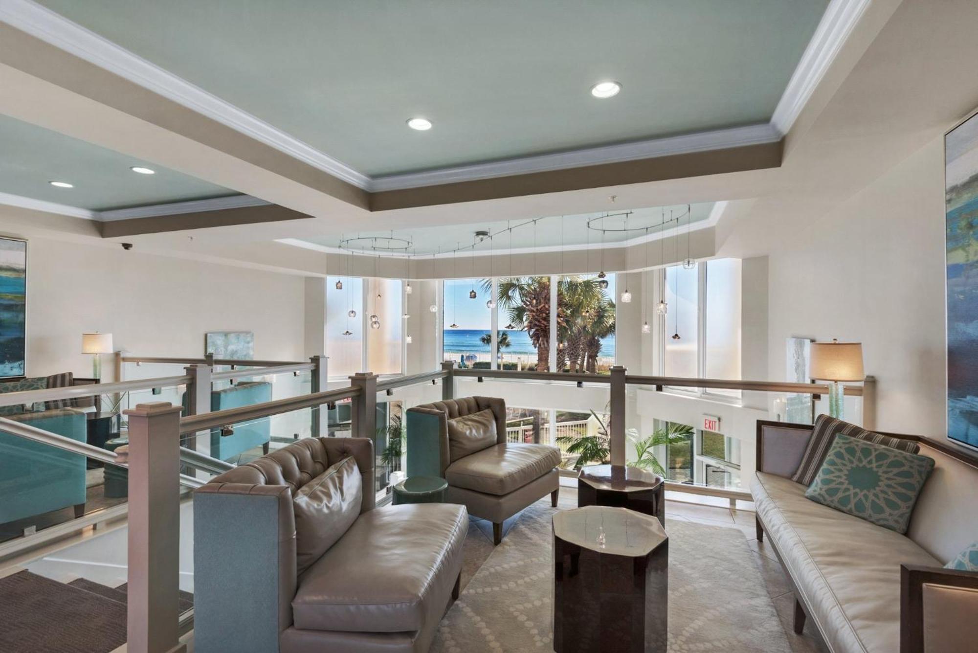 Beautiful Spacious Penthouse 2 Story Front Sleeps 12!