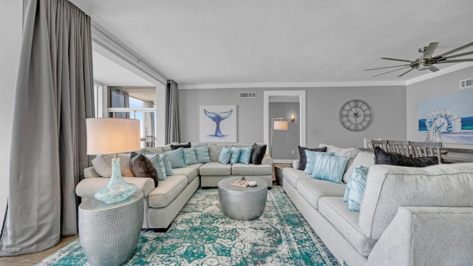 Completely Renovated Luxury 3 Bedroom Front In Destin! *