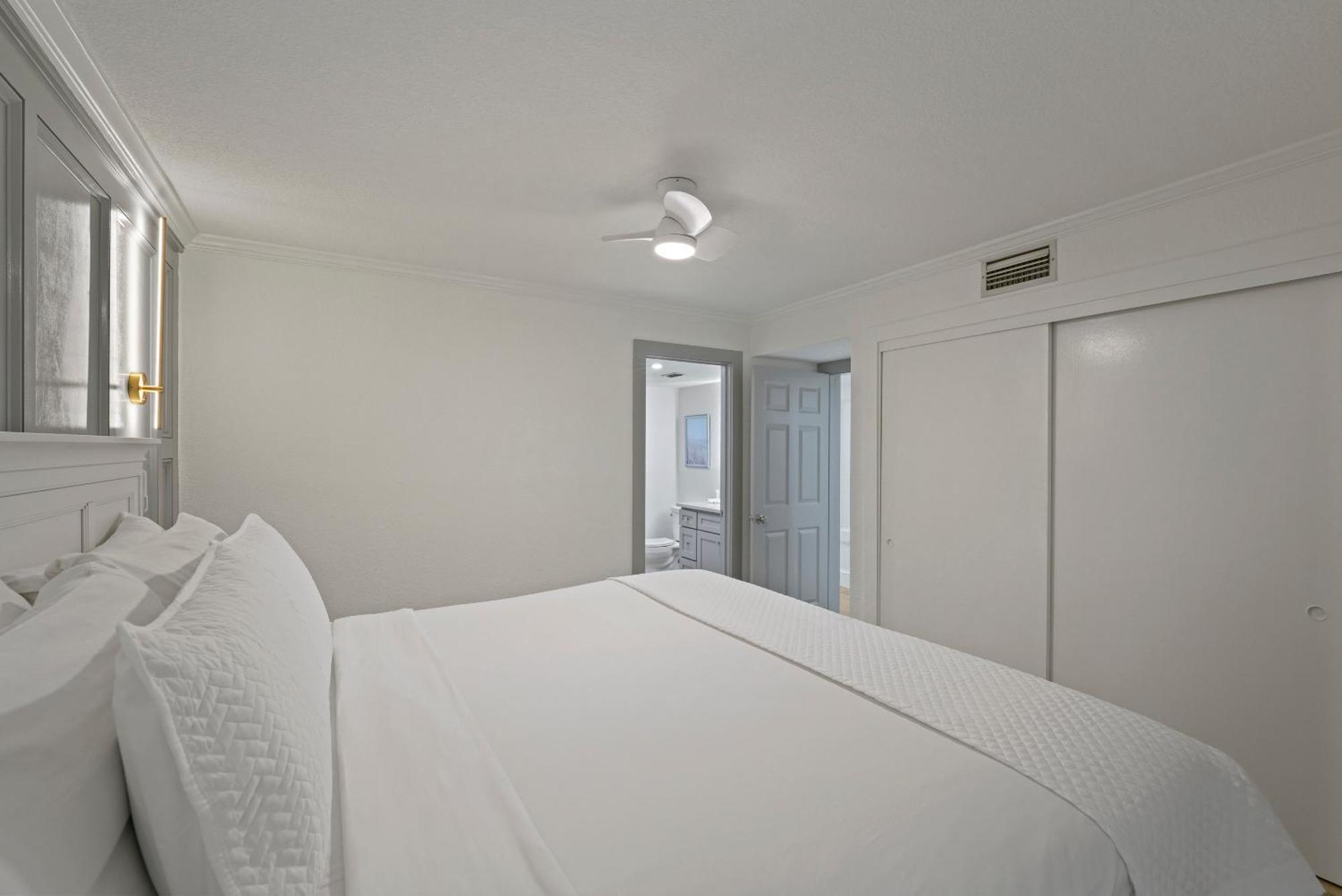 New Listing! Just Renovated! 1br 2ba Condo! Apartment