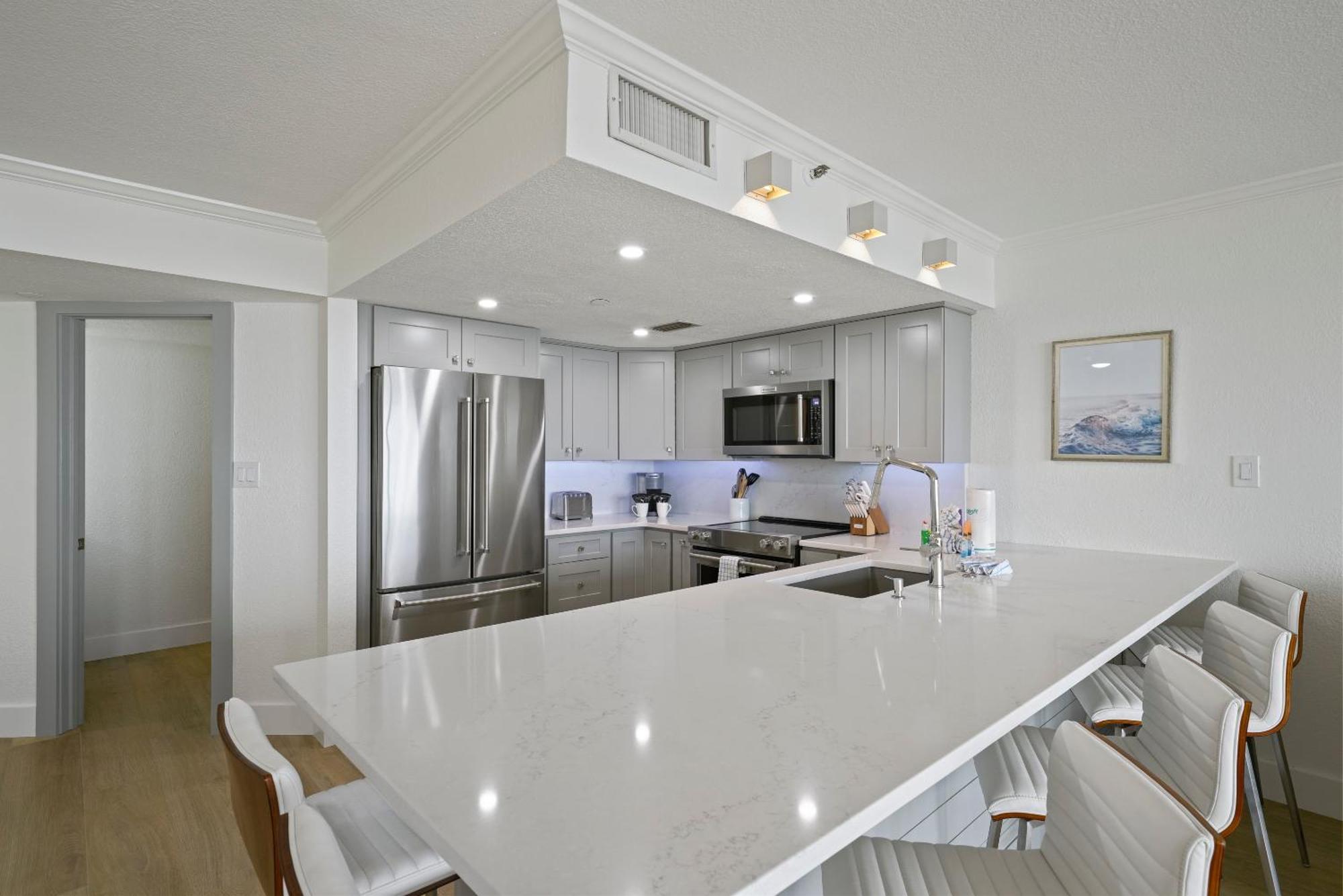 New Listing! Just Renovated! 1br 2ba Condo! Apartment