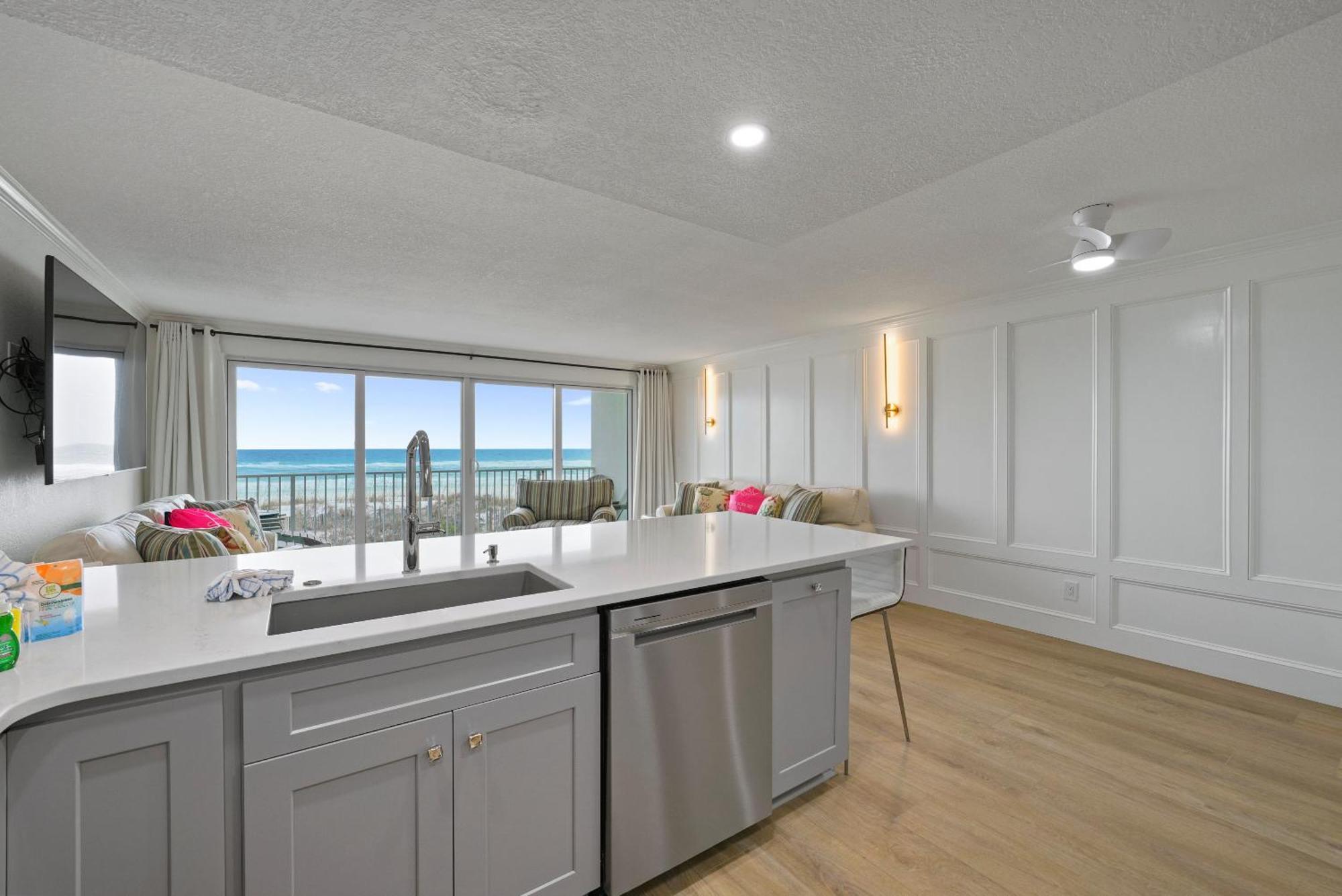 New Listing! Just Renovated! 1br 2ba Condo! *