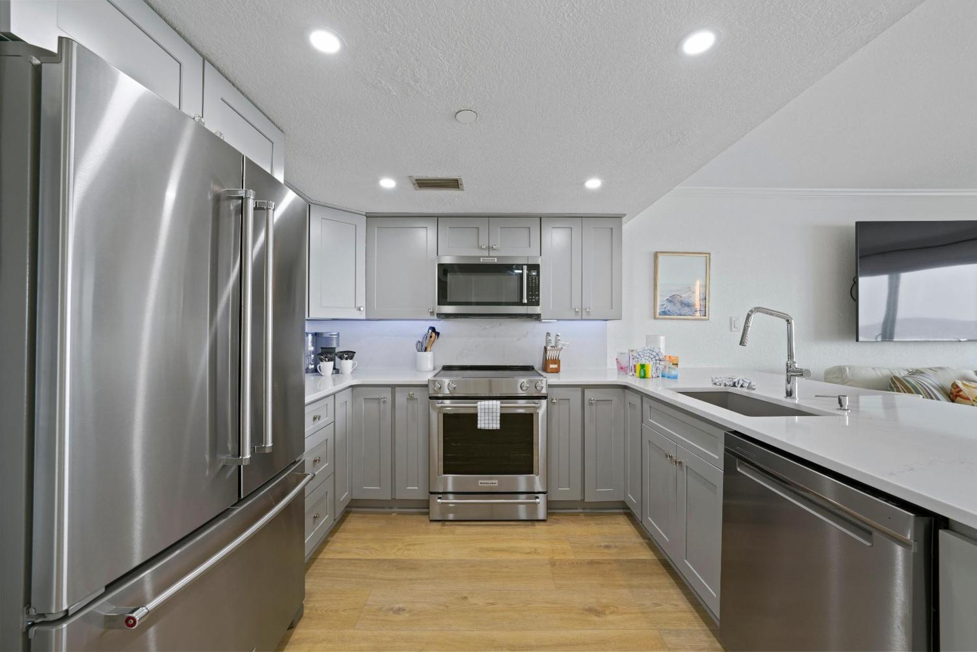 Apartment New Listing! Just Renovated! 1br 2ba Condo!