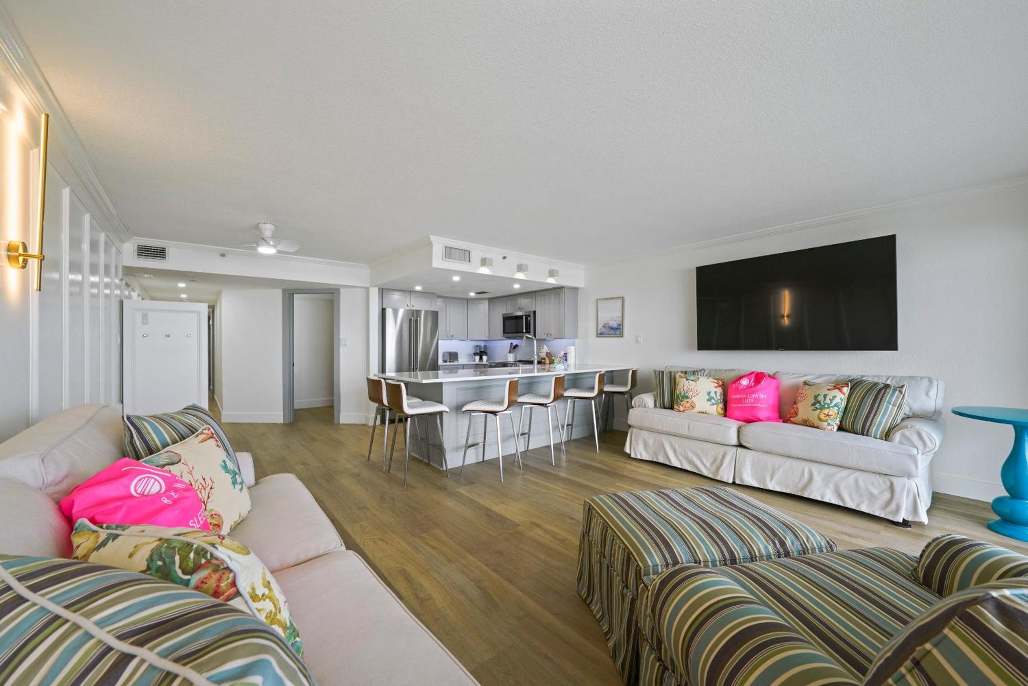 Apartment New Listing! Just Renovated! 1br 2ba Condo!