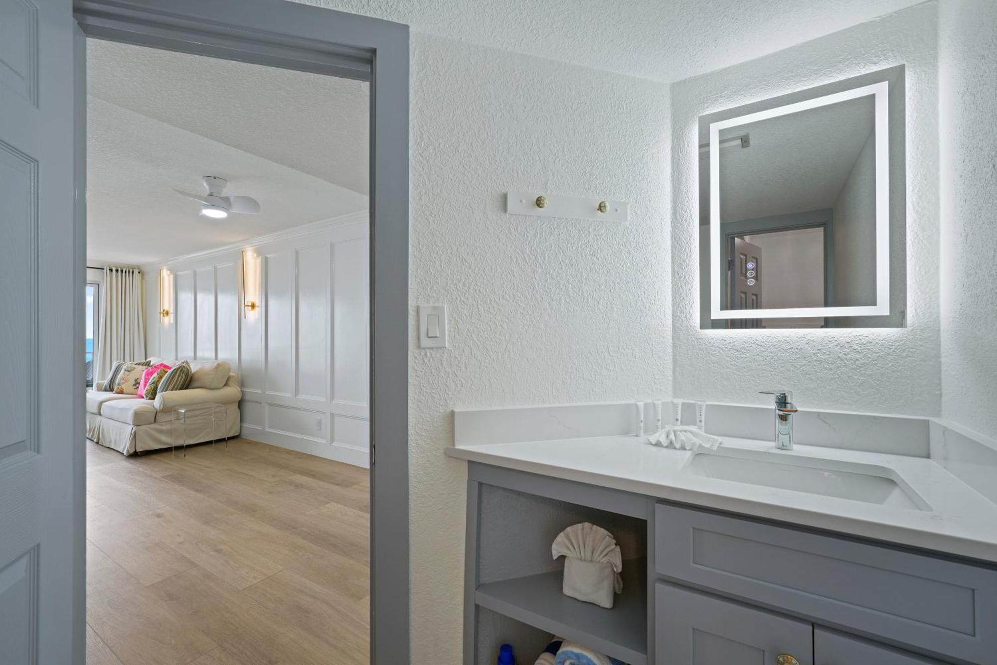 New Listing! Just Renovated! 1br 2ba Condo! * Destin