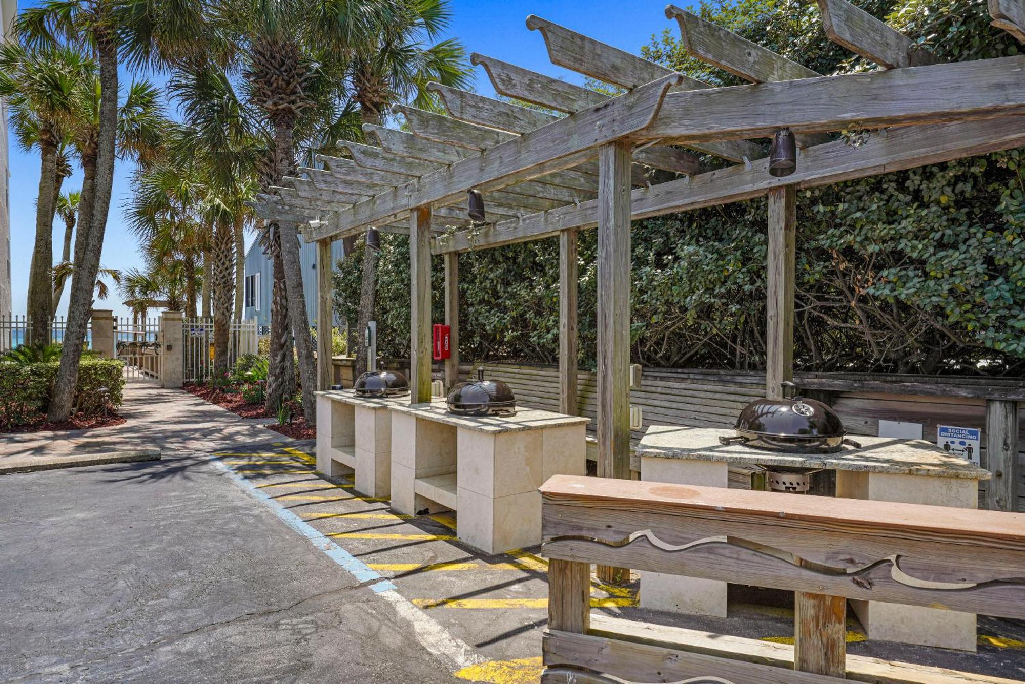New Listing! Just Renovated! 1br 2ba Condo! Apartment