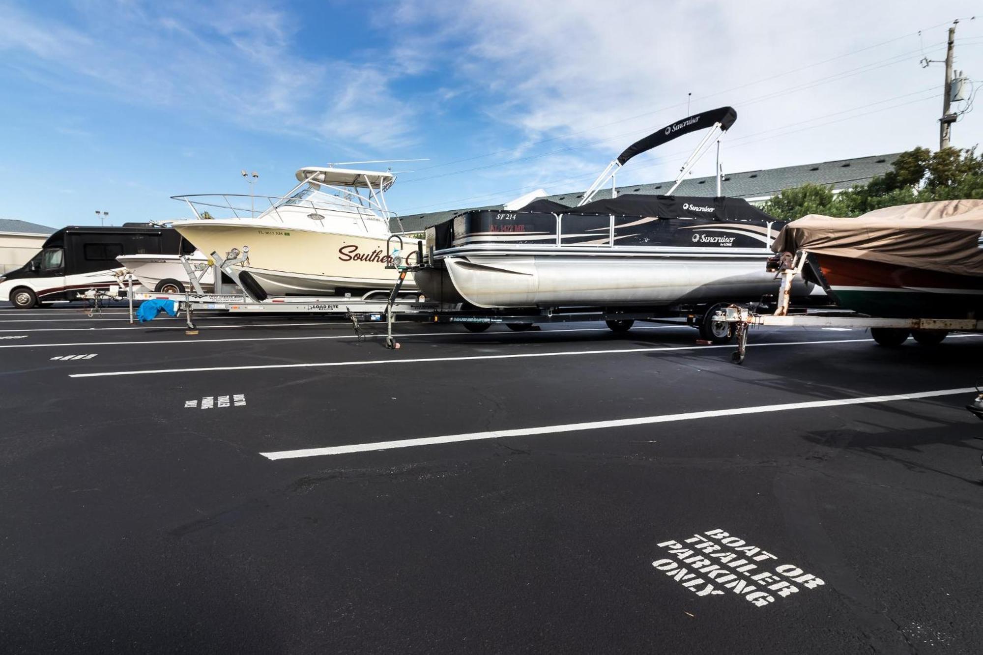 Slt #2043 - Stunning View! Free Service! *