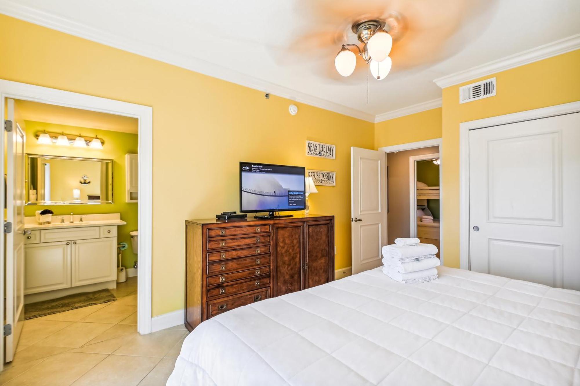 Apartment Harbor Landing 601b- By Isle *
