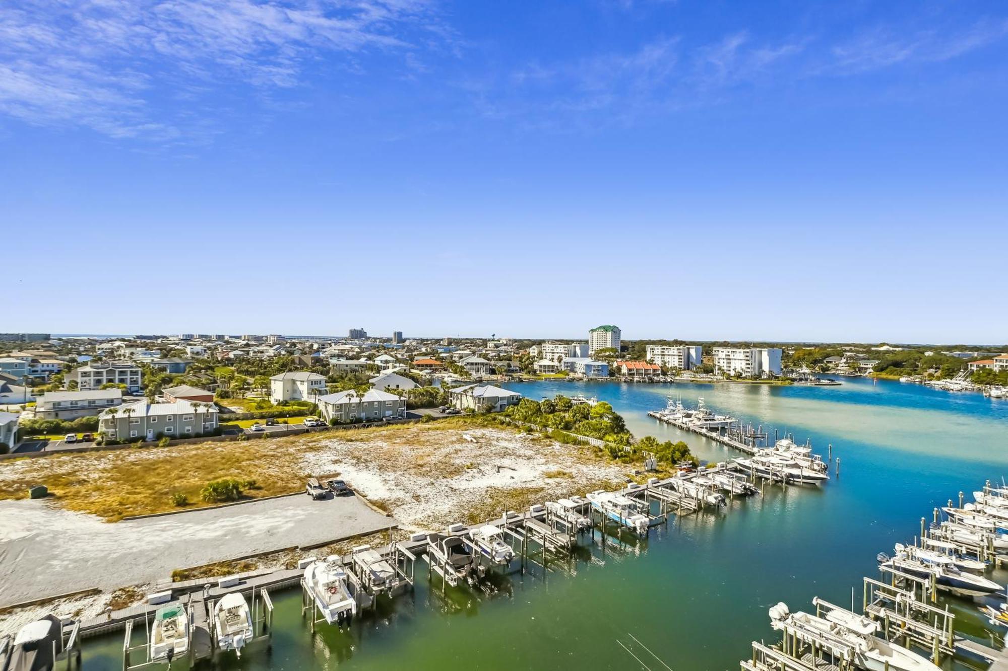Apartment Harbor Landing 601b- By Isle