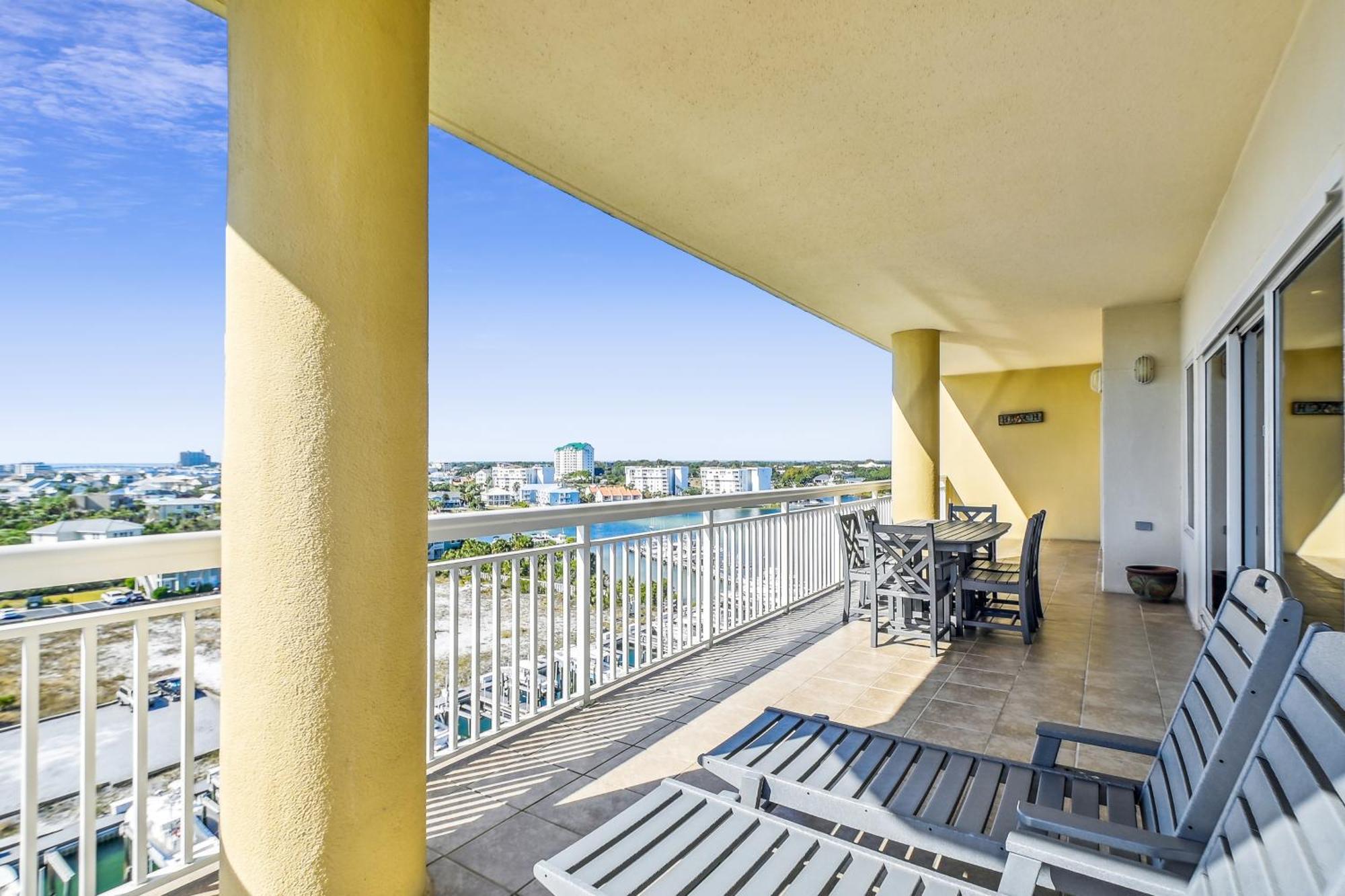 Apartment Harbor Landing 601b- By Isle