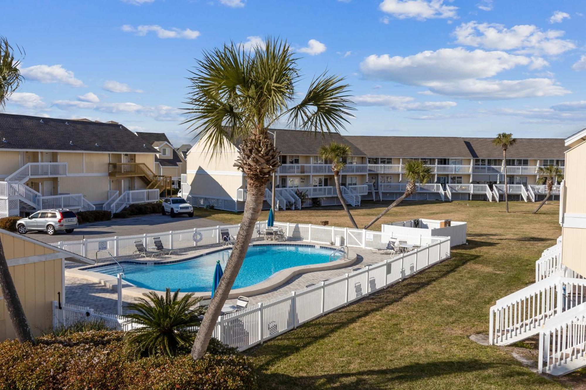 Sandpiper Cove 8208- By Isle Apartment