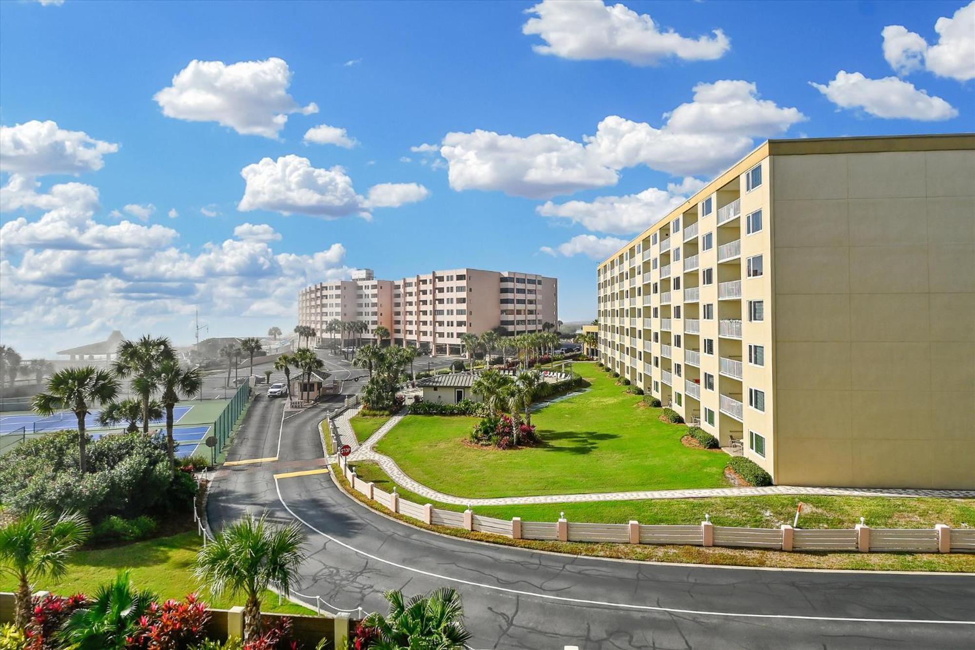 Inlet Reef 312- By Isle Apartment
