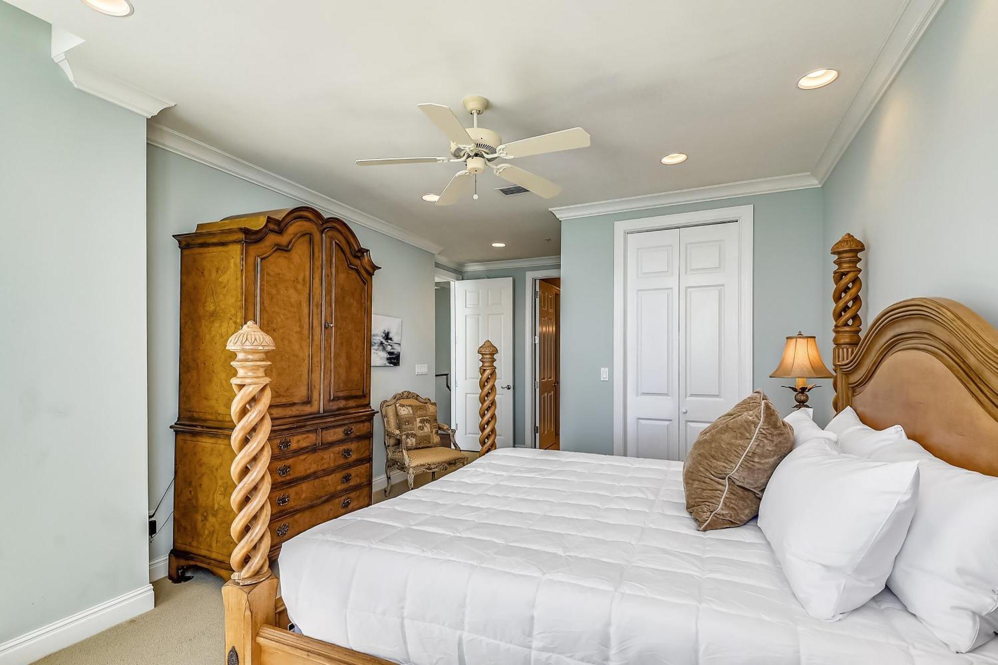 Silver 1905e- By Isle Apartment *