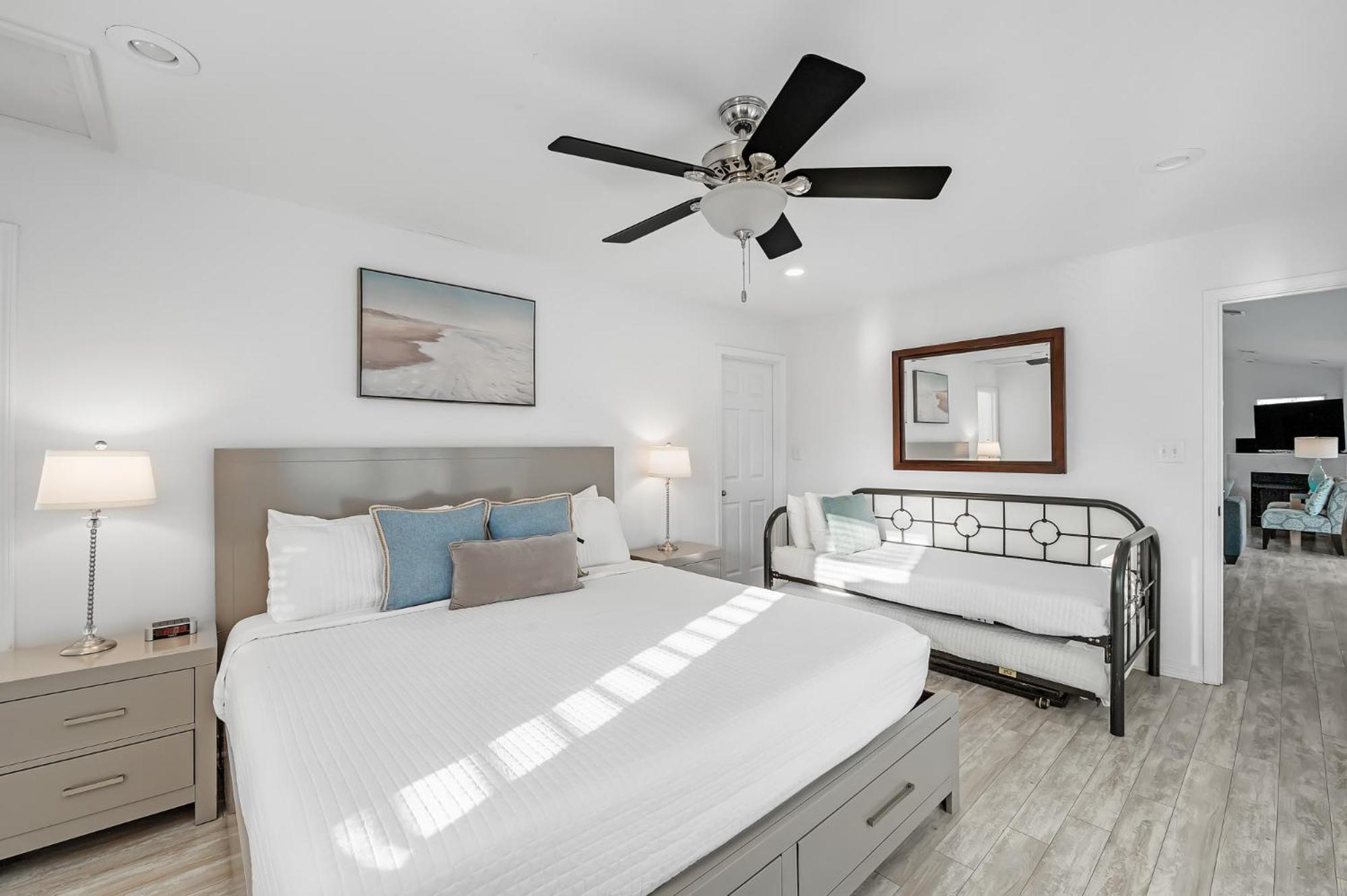 Holiday home Gulf Views, Steps To Beach, Pool, Walk To Dining Destin