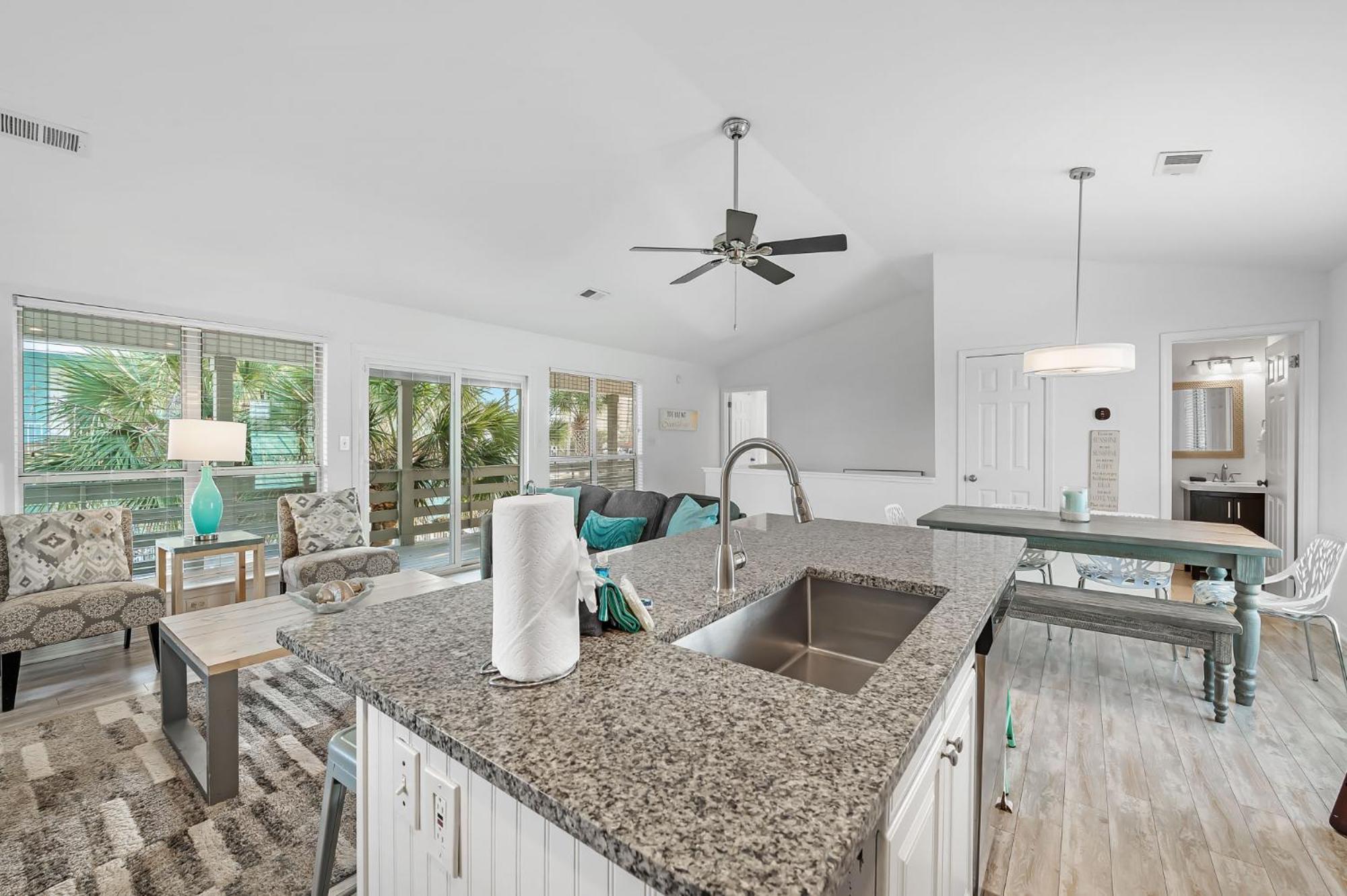 Gulf Views, Steps To Beach, Pool, Walk To Dining Holiday home *