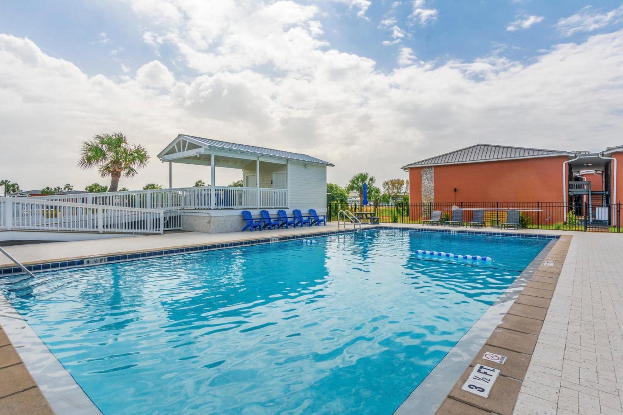 Emerald Escape Peekaboo View 3 Pools Destin