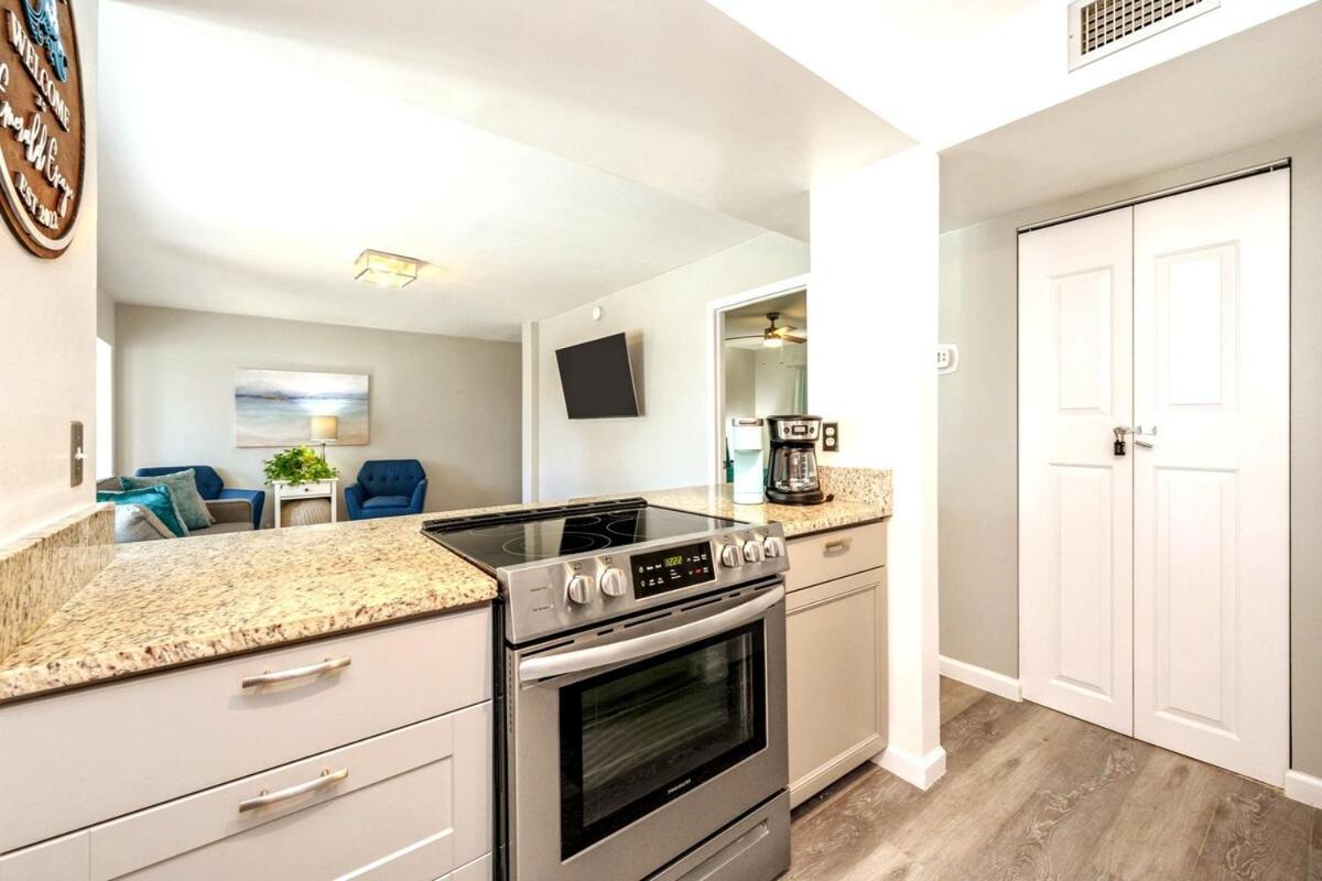 Emerald Escape Peekaboo View 3 Pools Holiday home Destin