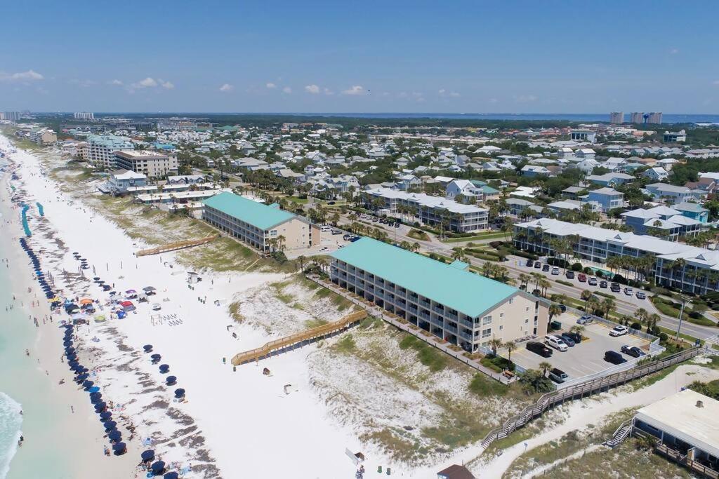 Gulf View, Easy Access, Heated Pool, Hot Tub * Destin