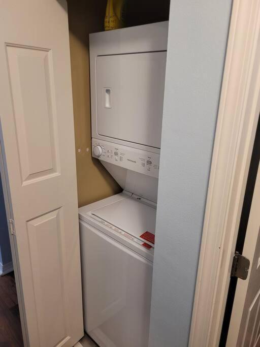 Gulf View, Easy Access, Heated Pool, Hot Tub Apartment